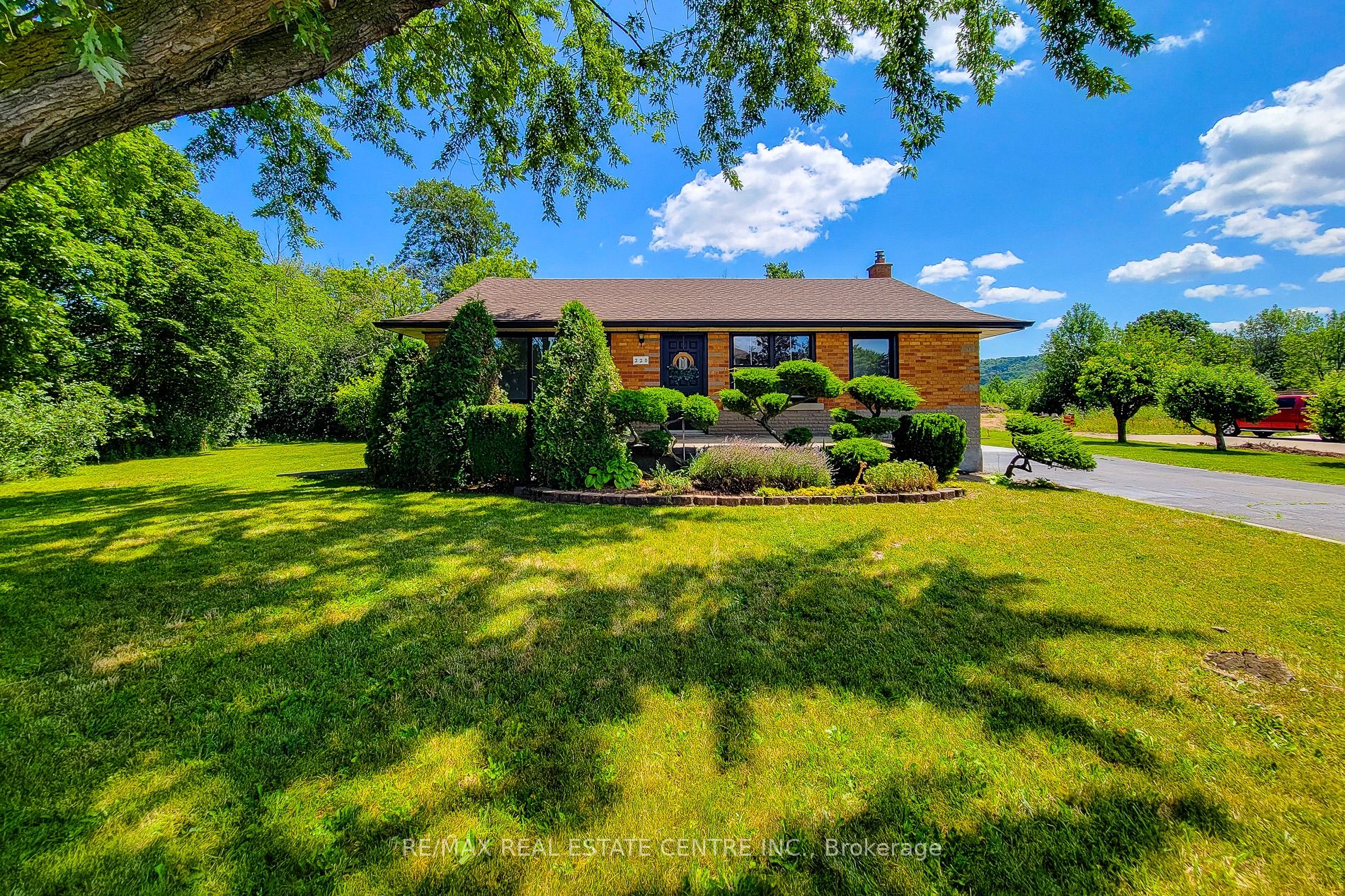 220 Winona Road, Hamilton, ON L8E 5K4 photo 2