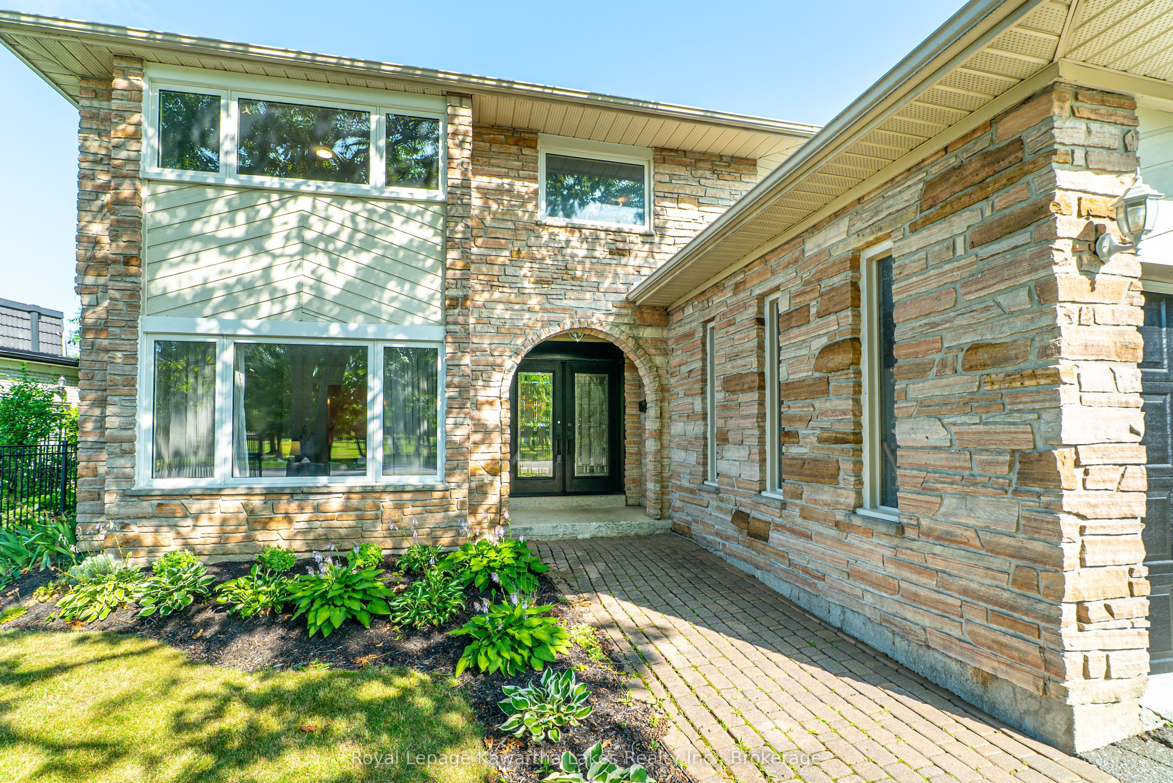60 Sanderling Crescent, Kawartha Lakes, ON K9V 4N2 photo 2