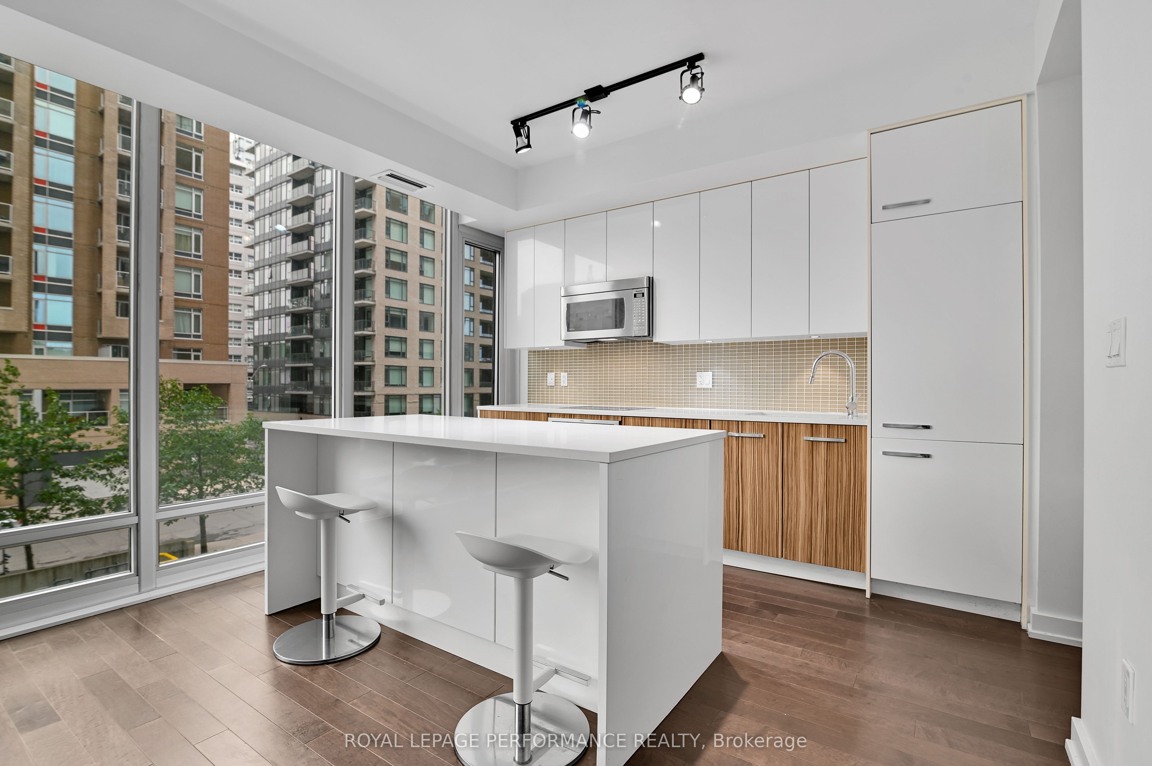 111 Champagne Avenue S 202, Dows Lake - Civic Hospital and Area, ON K1S 5V3 photo 4