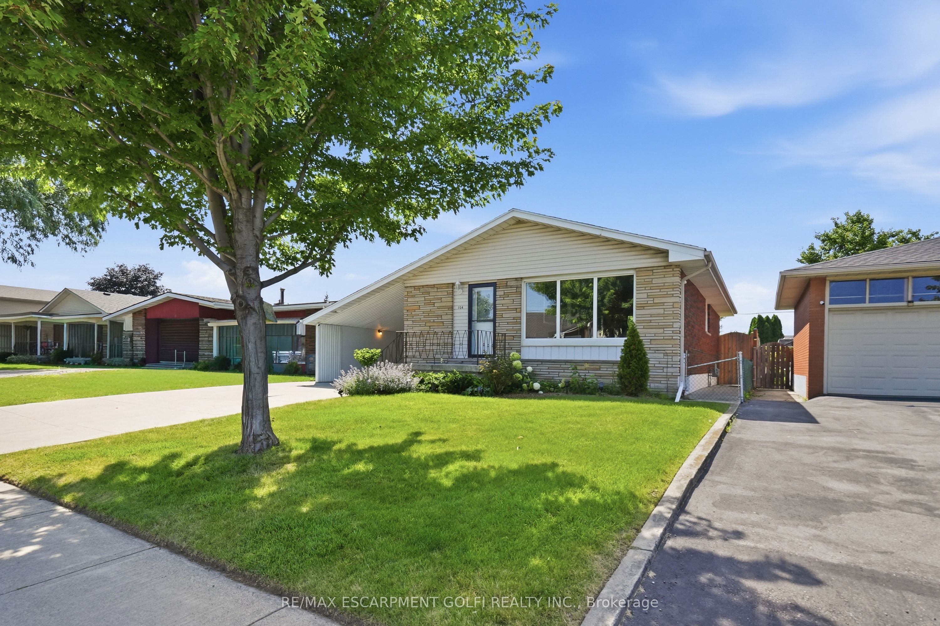 104 Nash Road S, Hamilton, ON L8K 4J7 photo 2