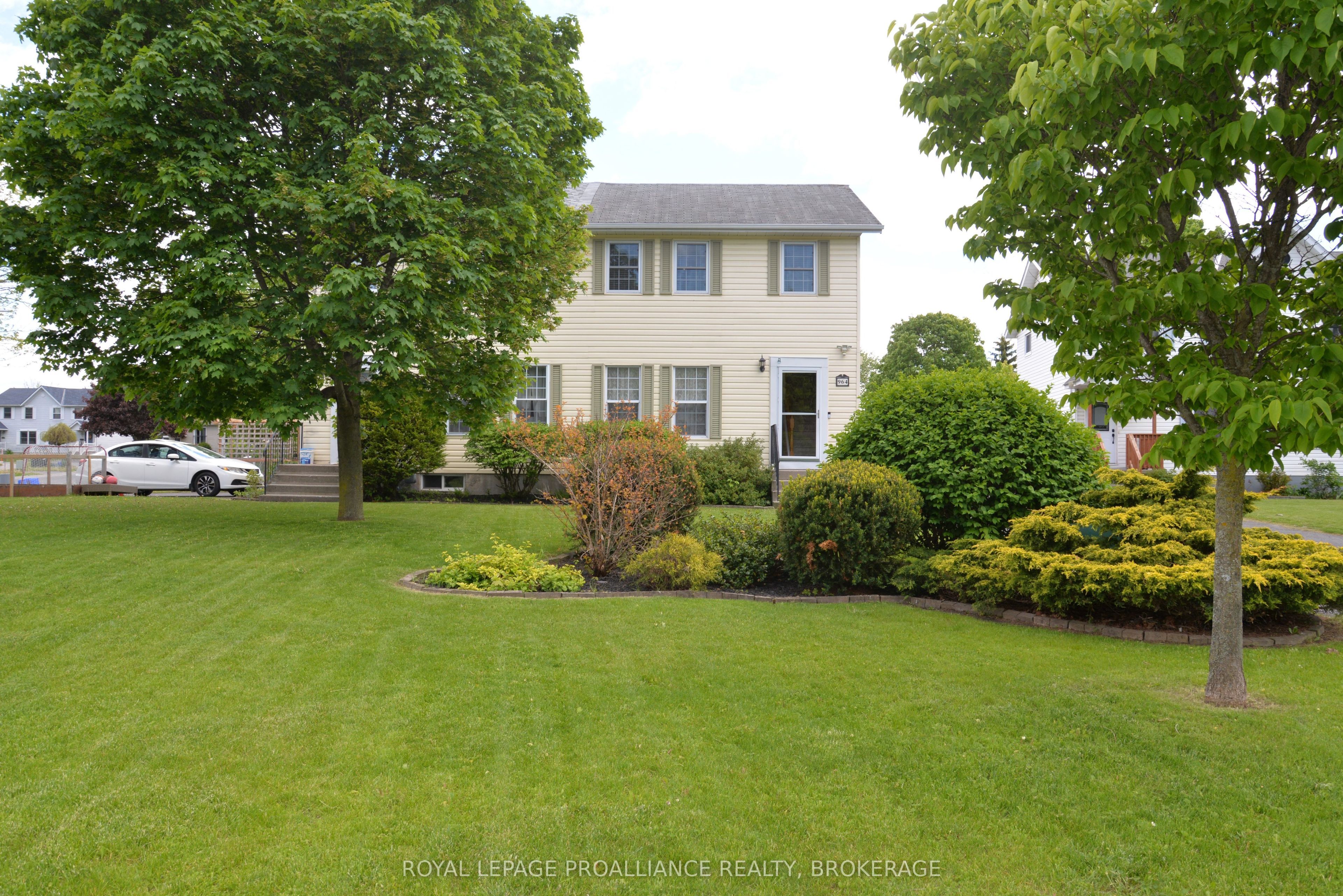 964 Uxbridge Crescent, Kingston, ON K7M 8K8