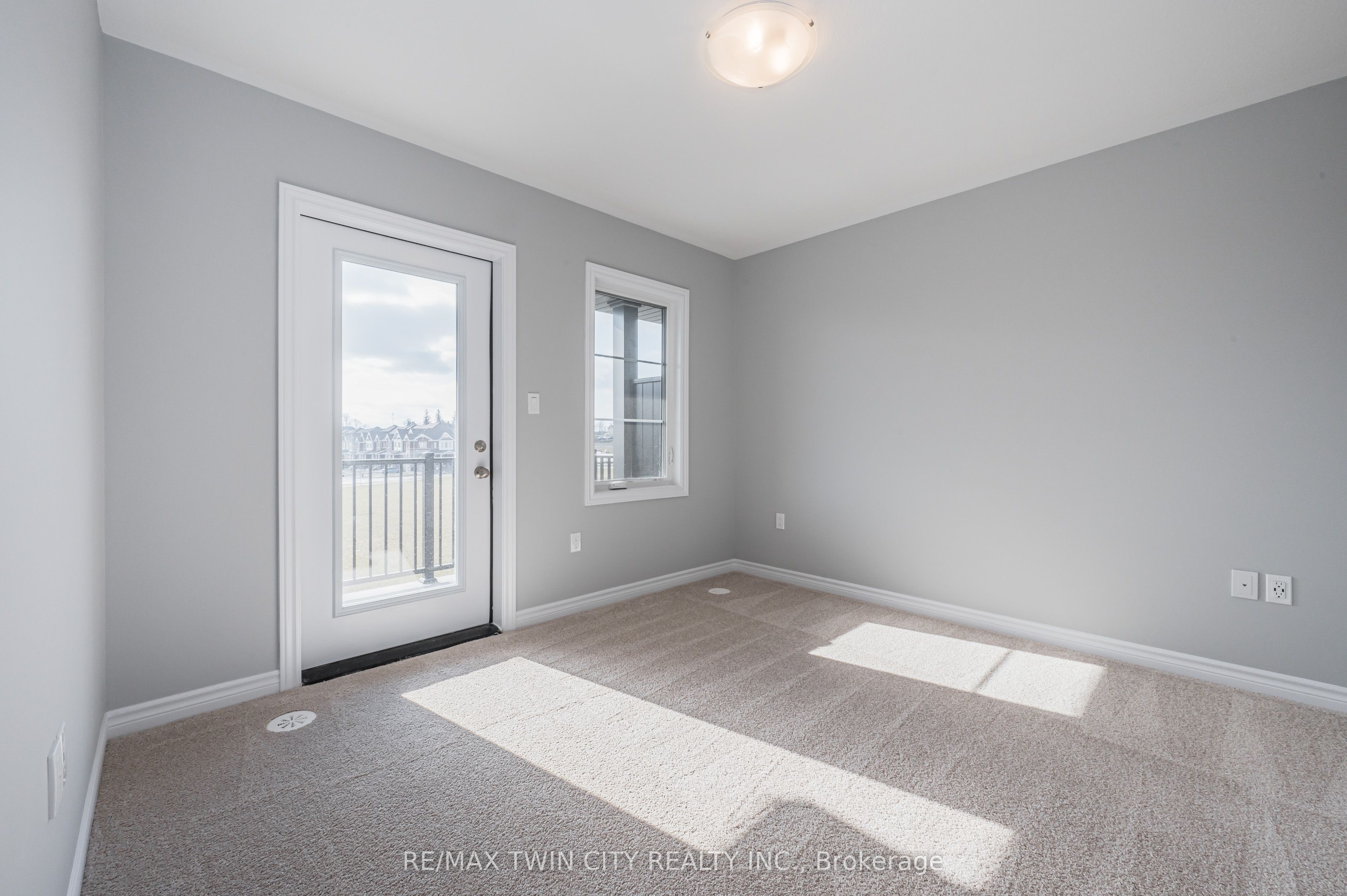 8 Oat Lane, Kitchener, ON N2R 0T1 photo 2