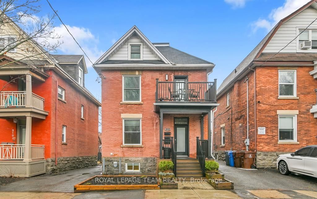 212 Flora Street 1, Ottawa Centre, ON K1R 5R7
