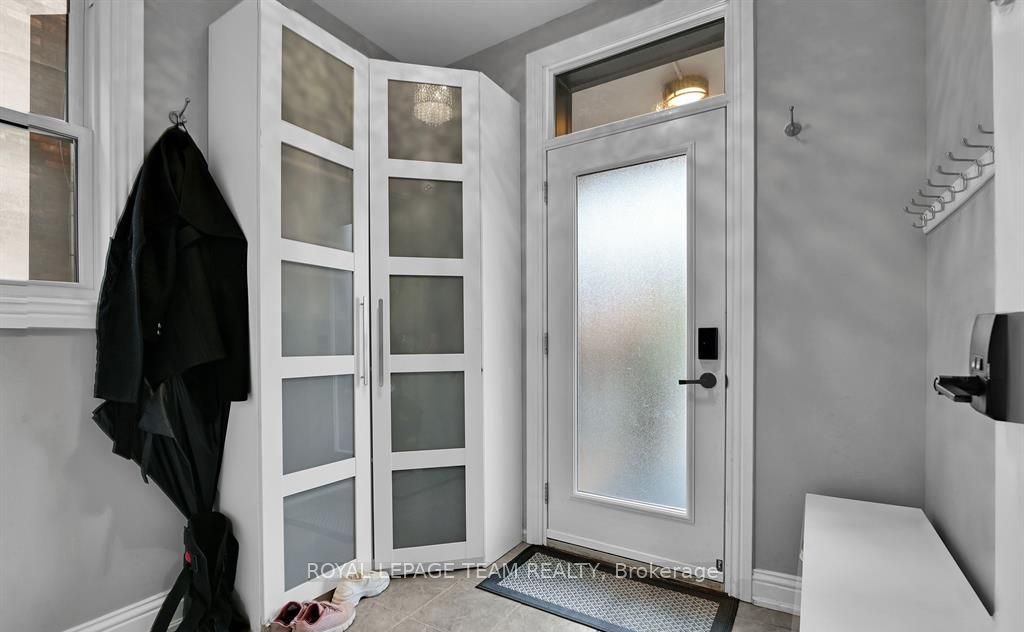 212 Flora Street 1, Ottawa Centre, ON K1R 5R7 photo 3