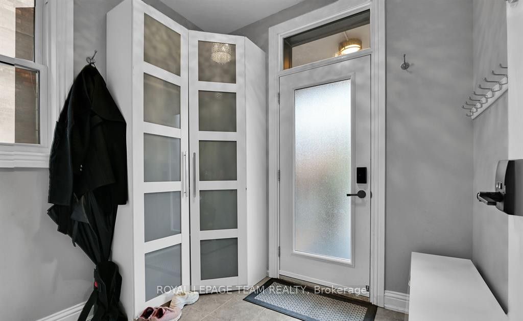 212 Flora Street 1, Ottawa Centre, ON K1R 5R7 photo 4