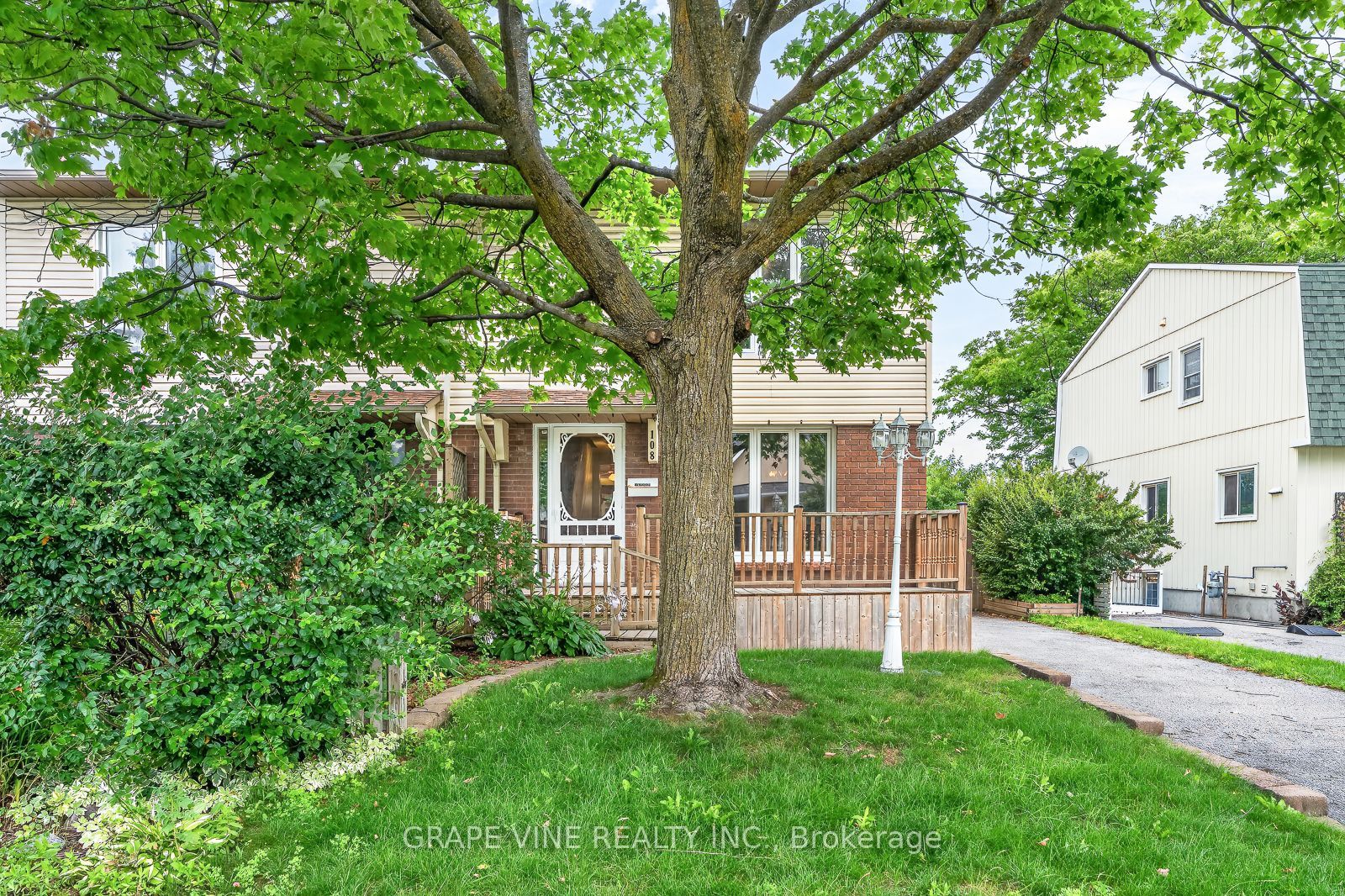 108 Fieldgate Drive, Barrhaven, ON K2J 1T9 photo 2