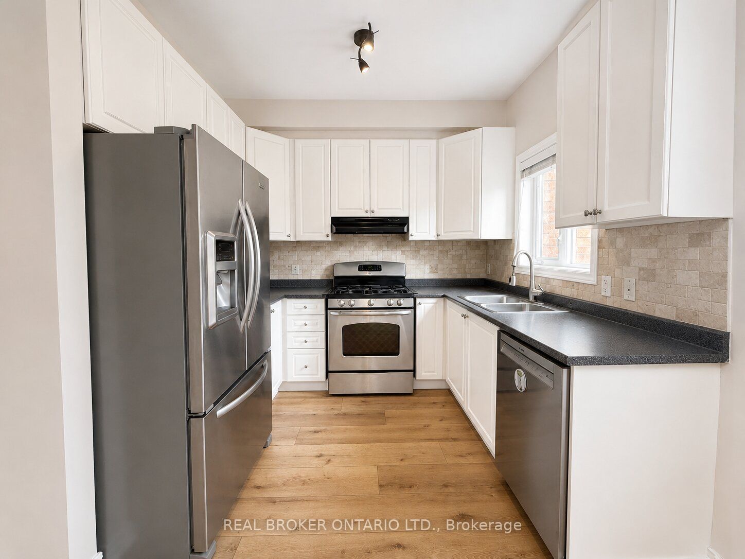 204 Springstead Avenue, Hamilton, ON L8E 6E8 photo 3
