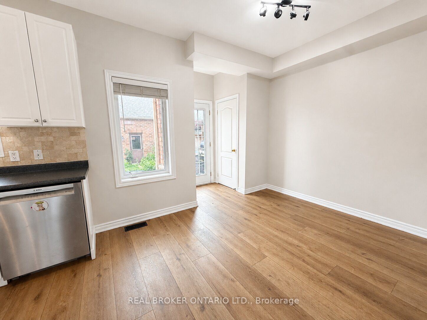 204 Springstead Avenue, Hamilton, ON L8E 6E8 photo 4
