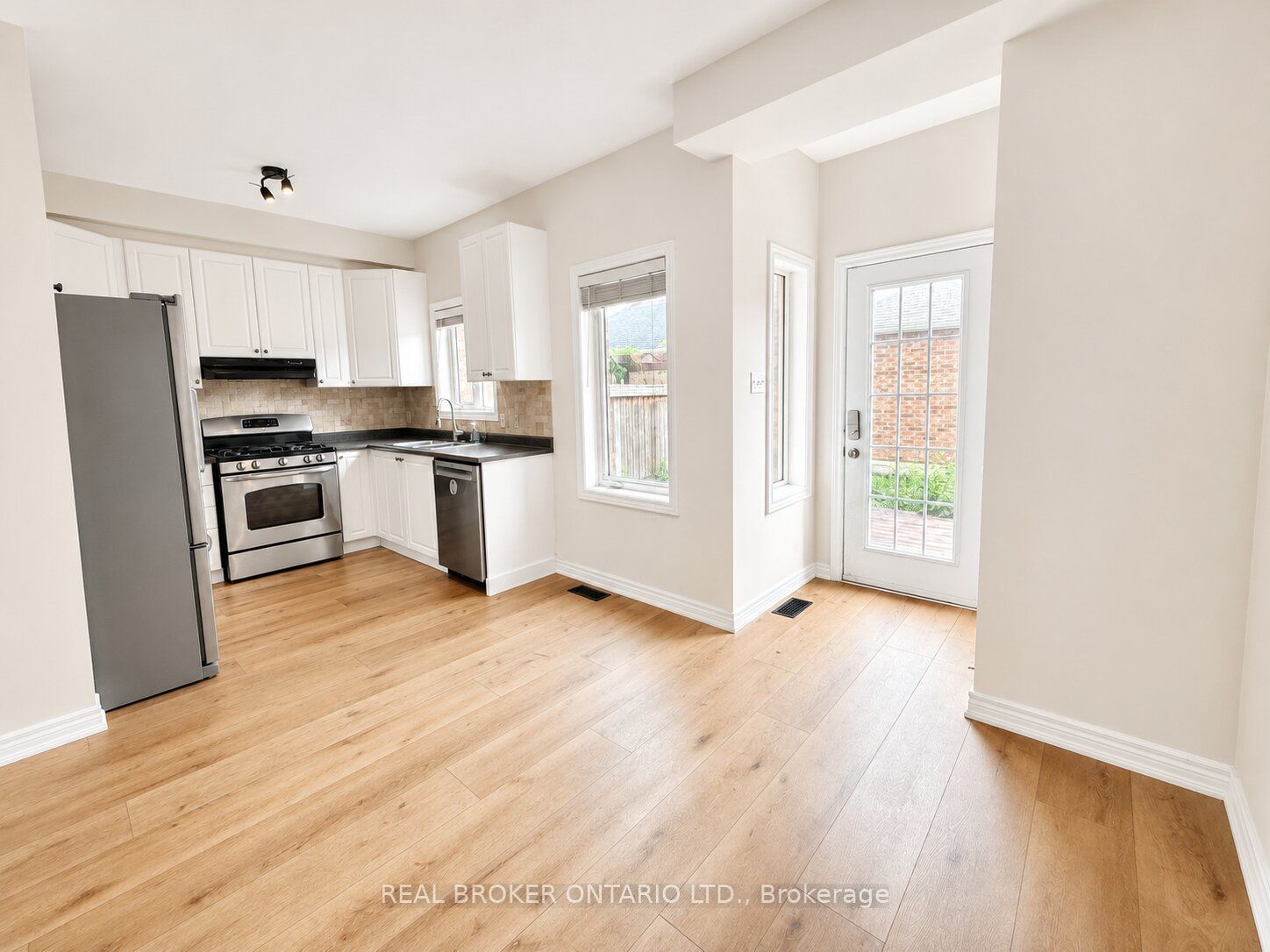 204 Springstead Avenue, Hamilton, ON L8E 6E8 photo 5