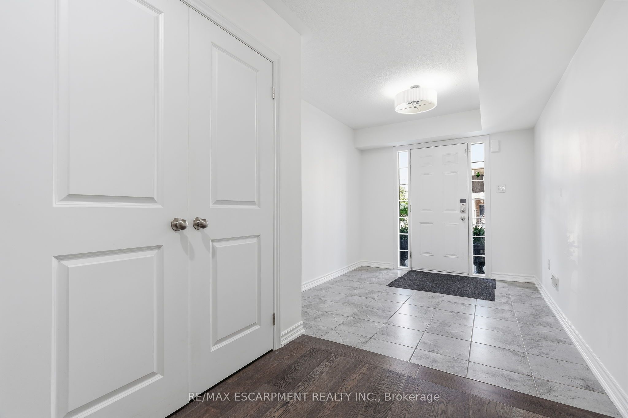 17 Savage Drive, Hamilton, ON L8B 0A1 photo 3