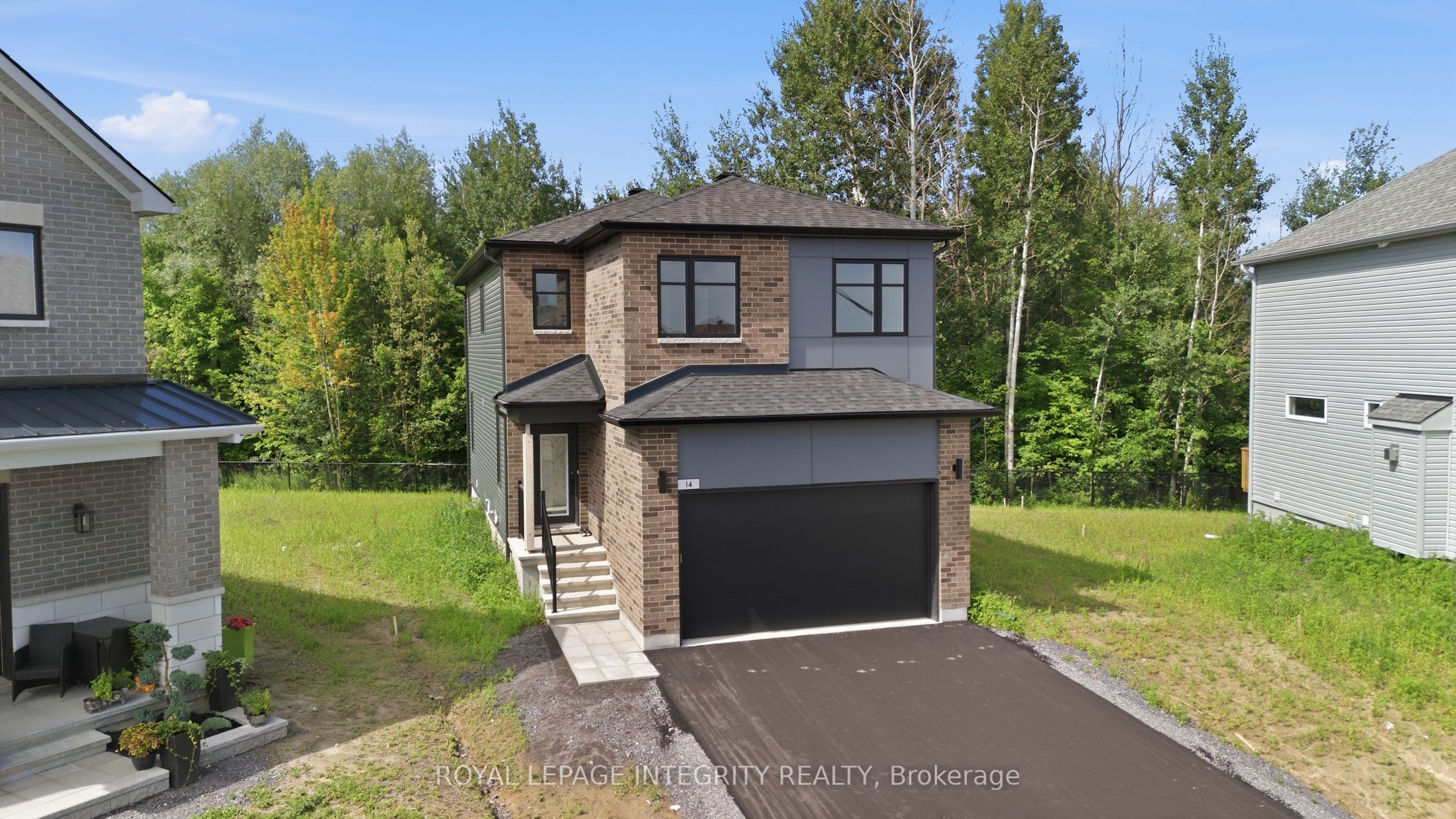 14 Academie Street, Russell, ON K0A 1W0
