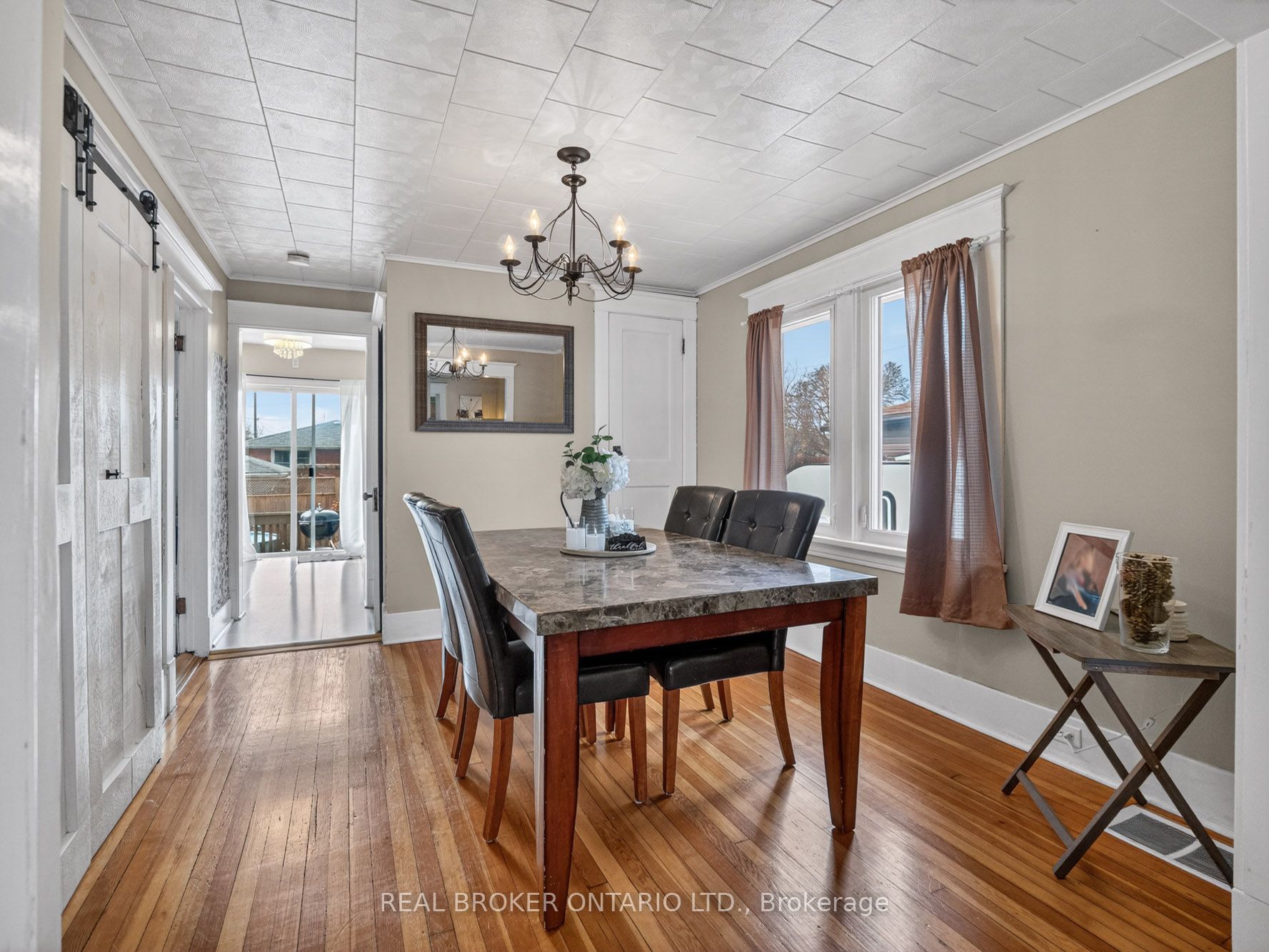 65 Christmas Street, Port Colborne, ON L3K 1M4 photo 3