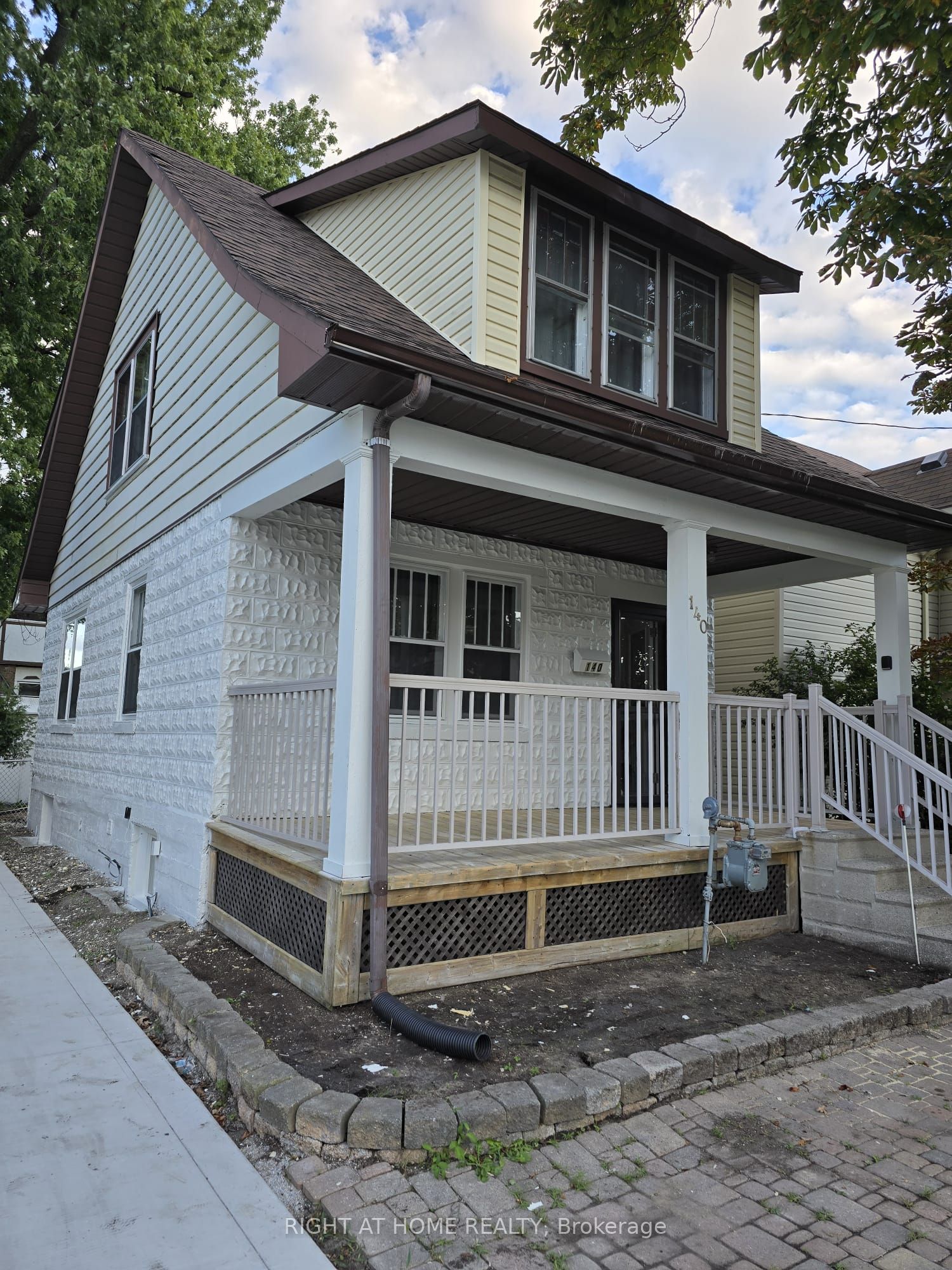 140 Napier Street, Sarnia, ON N7T 6E6 photo 2