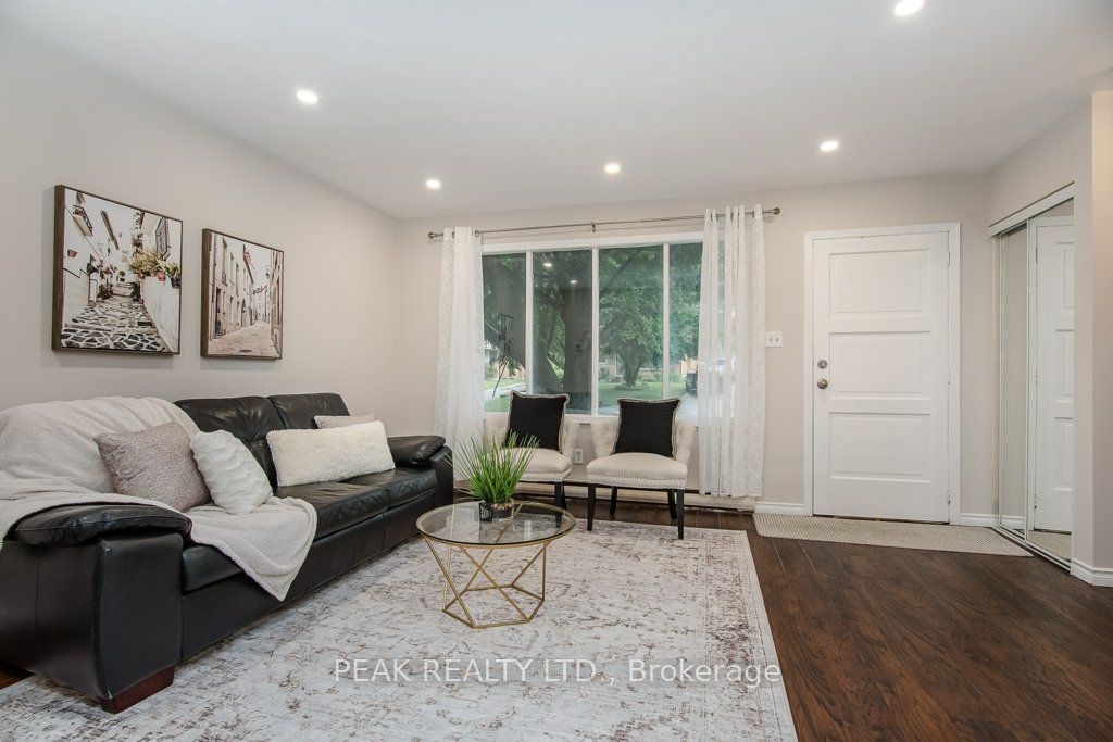 185 Cedarvale Crescent A, Waterloo, ON N2L 4T3 photo 3