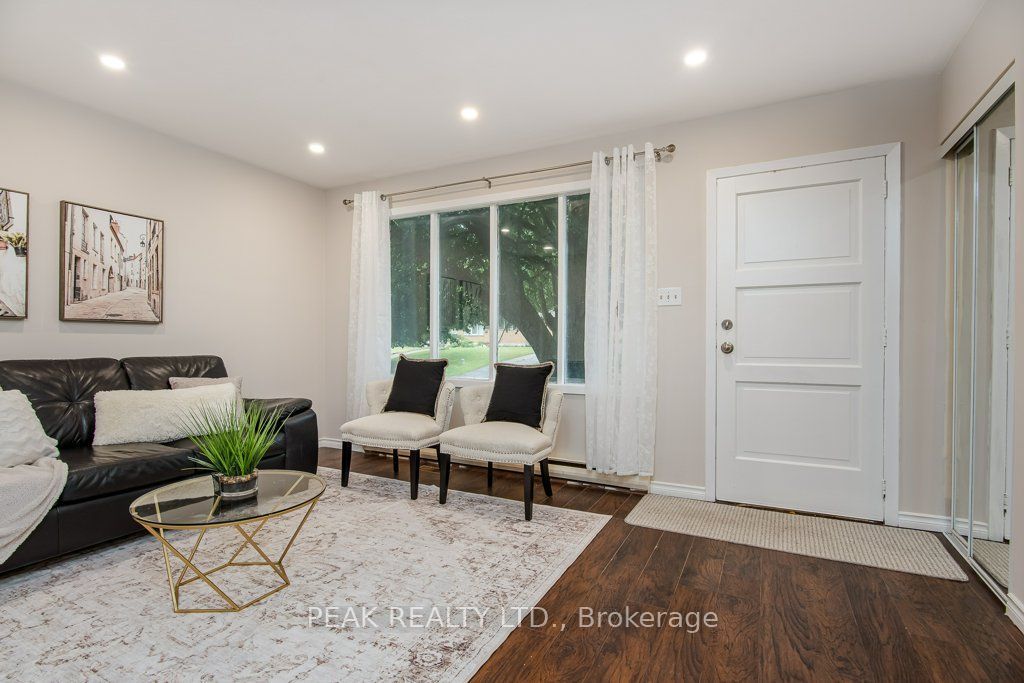 185 Cedarvale Crescent A, Waterloo, ON N2L 4T3 photo 4