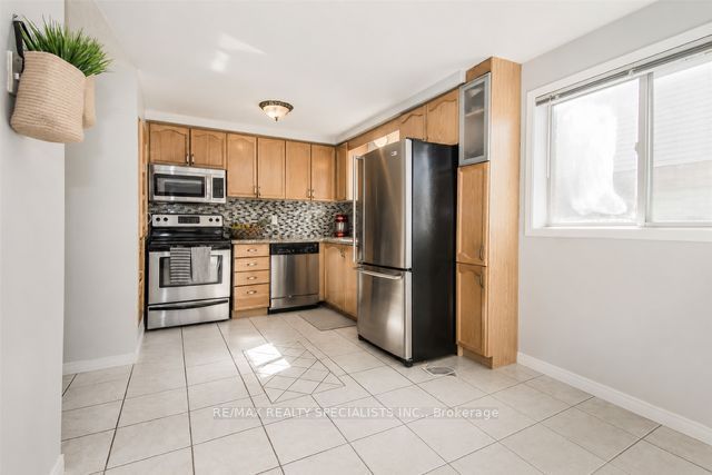 110 Steeles Crescent, Cambridge, ON N1R 8C4
