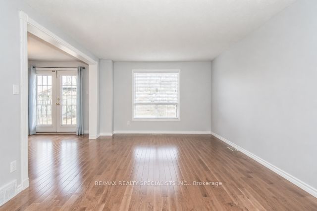 110 Steeles Crescent, Cambridge, ON N1R 8C4 photo 2