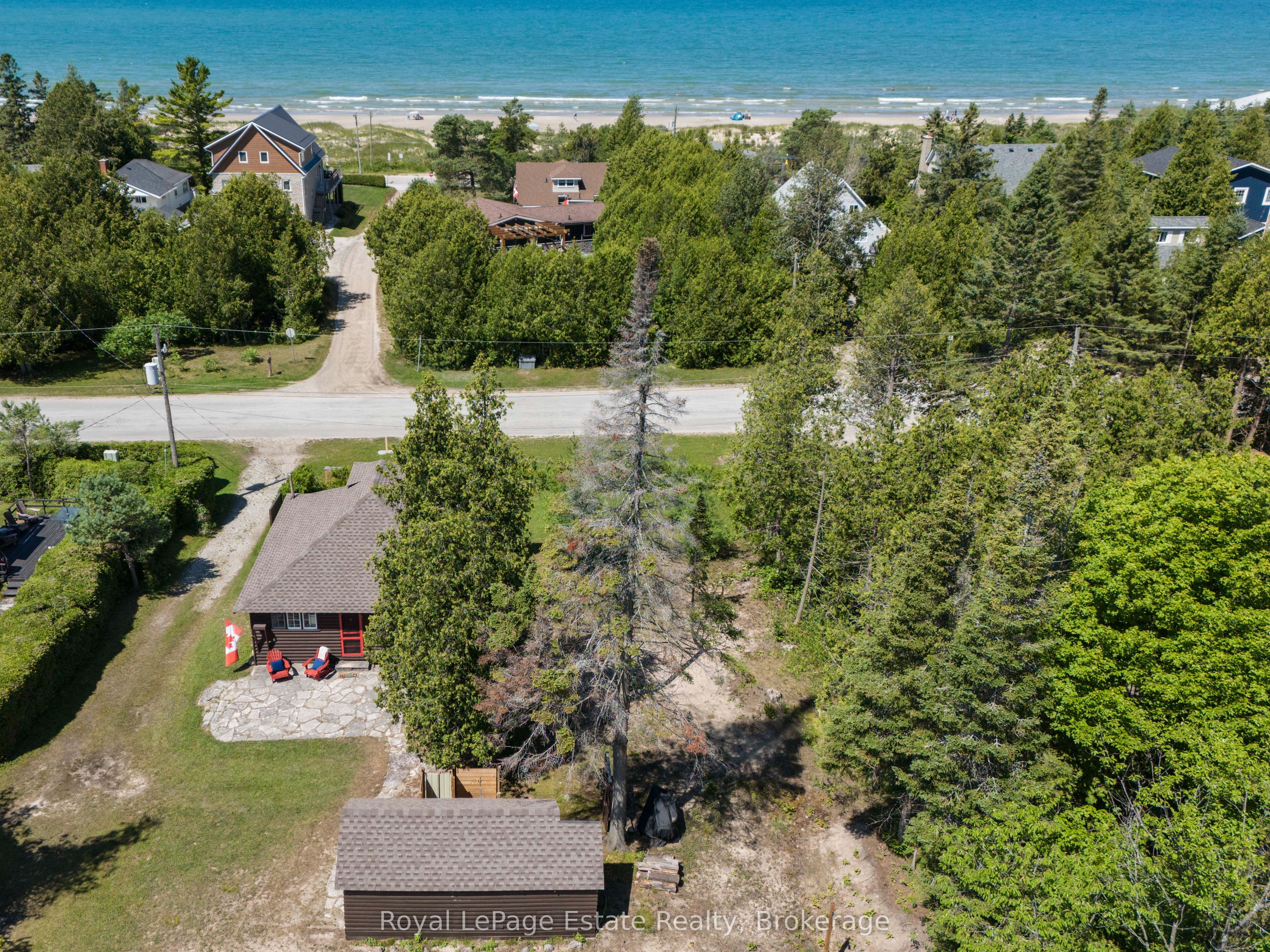 533 Second Avenue N, South Bruce Peninsula, ON N0H 2G0 photo 2