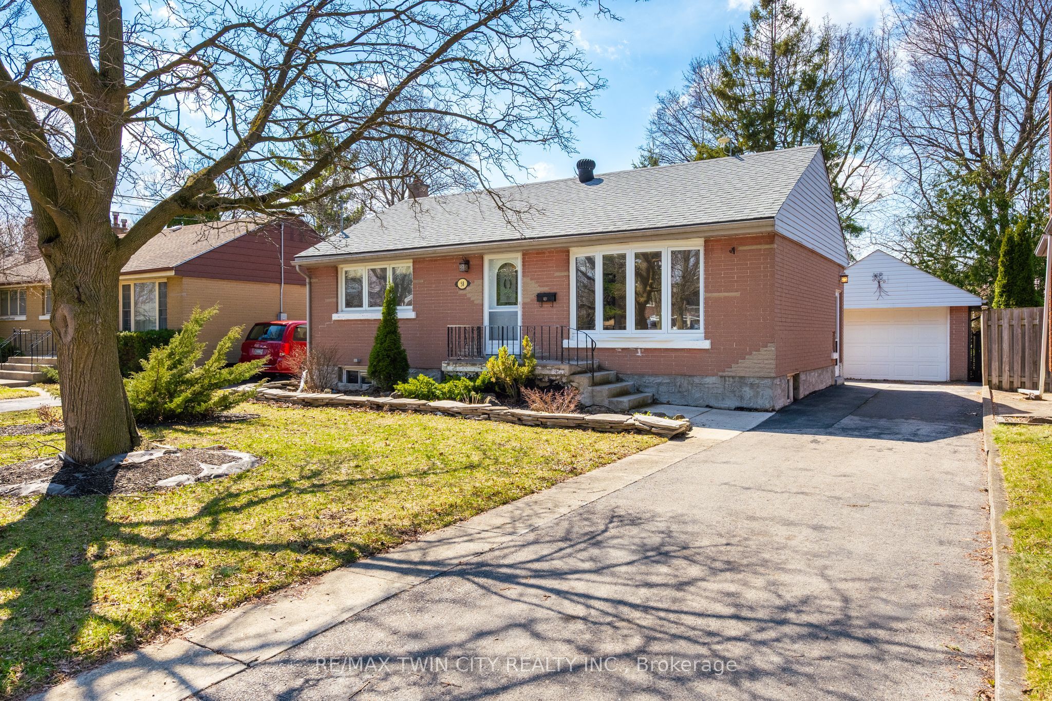 58 LOWREY Avenue S, Cambridge, ON N1R 4Z6 photo 2