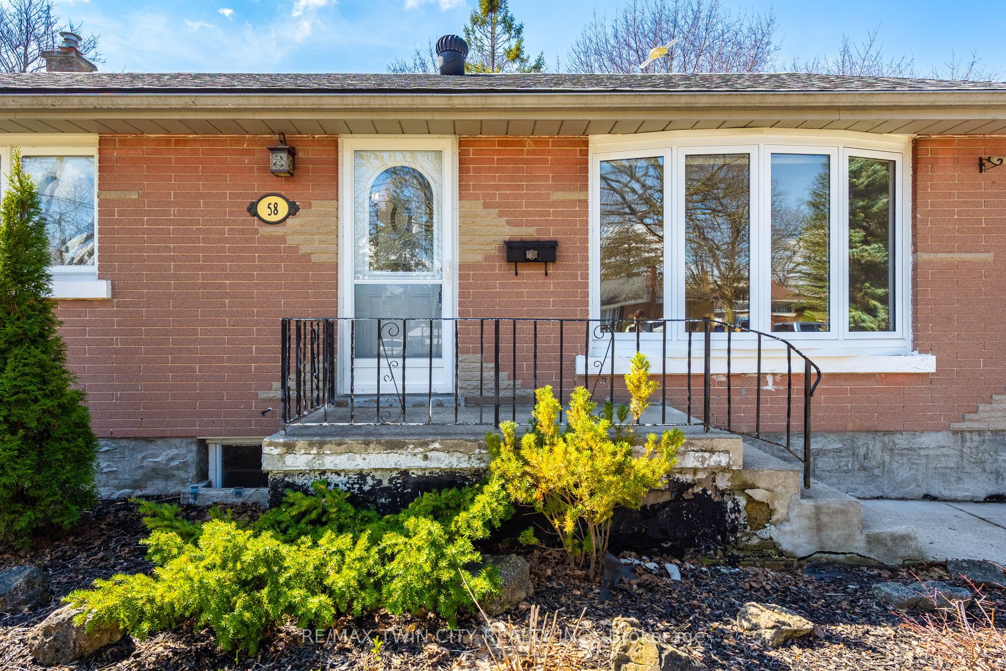 58 LOWREY Avenue S, Cambridge, ON N1R 4Z6 photo 4