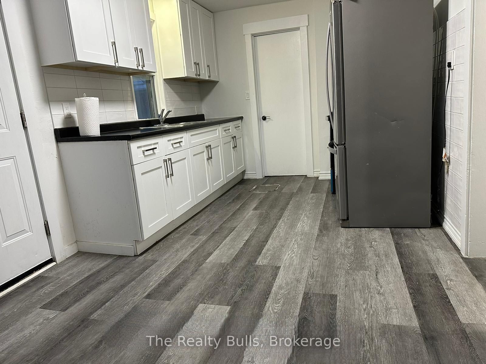 18 Forks Road E, Welland, ON L3B 5K1 photo 2
