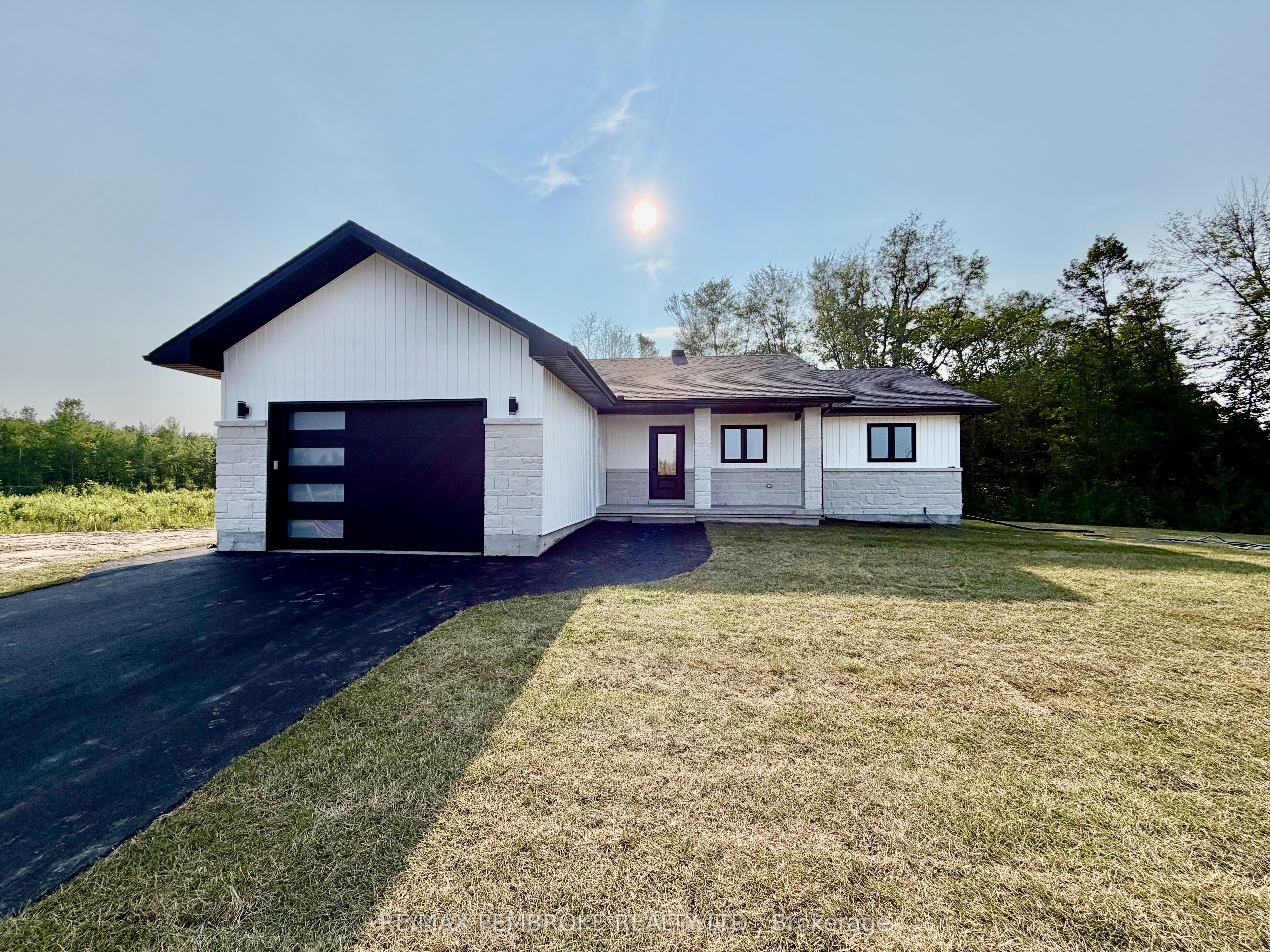 55 Eddy Crescent, Pembroke, ON K8A 0M1 photo 3