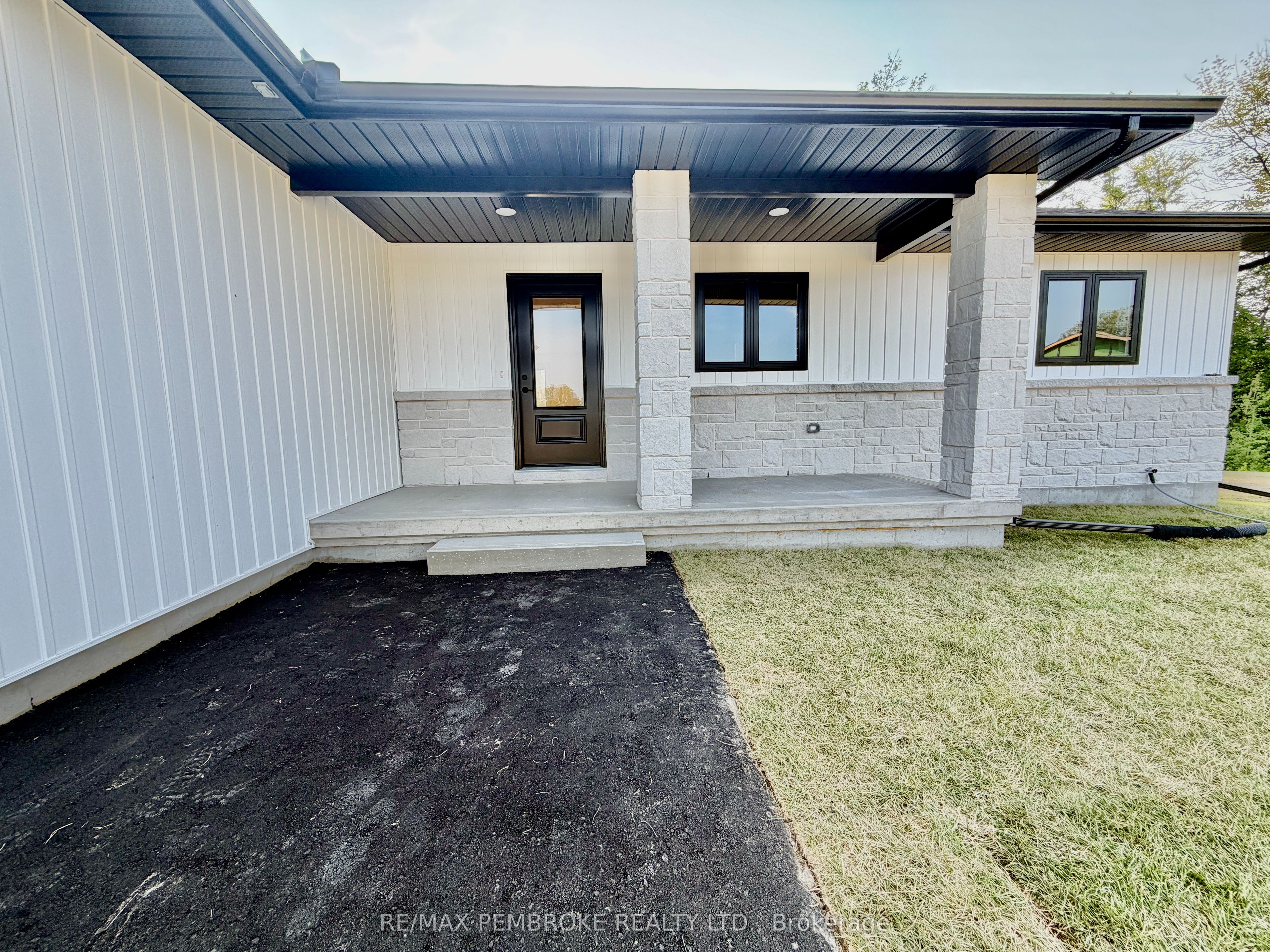 55 Eddy Crescent, Pembroke, ON K8A 0M1 photo 5