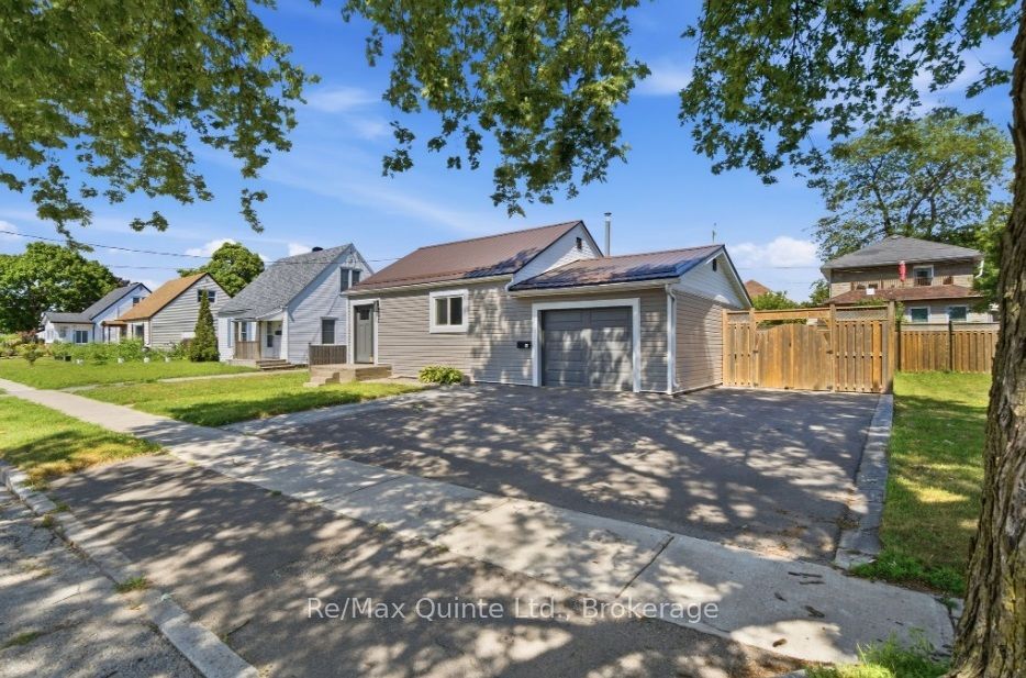 14 Johnson Road, Quinte West, ON K8V 2W7 photo 2
