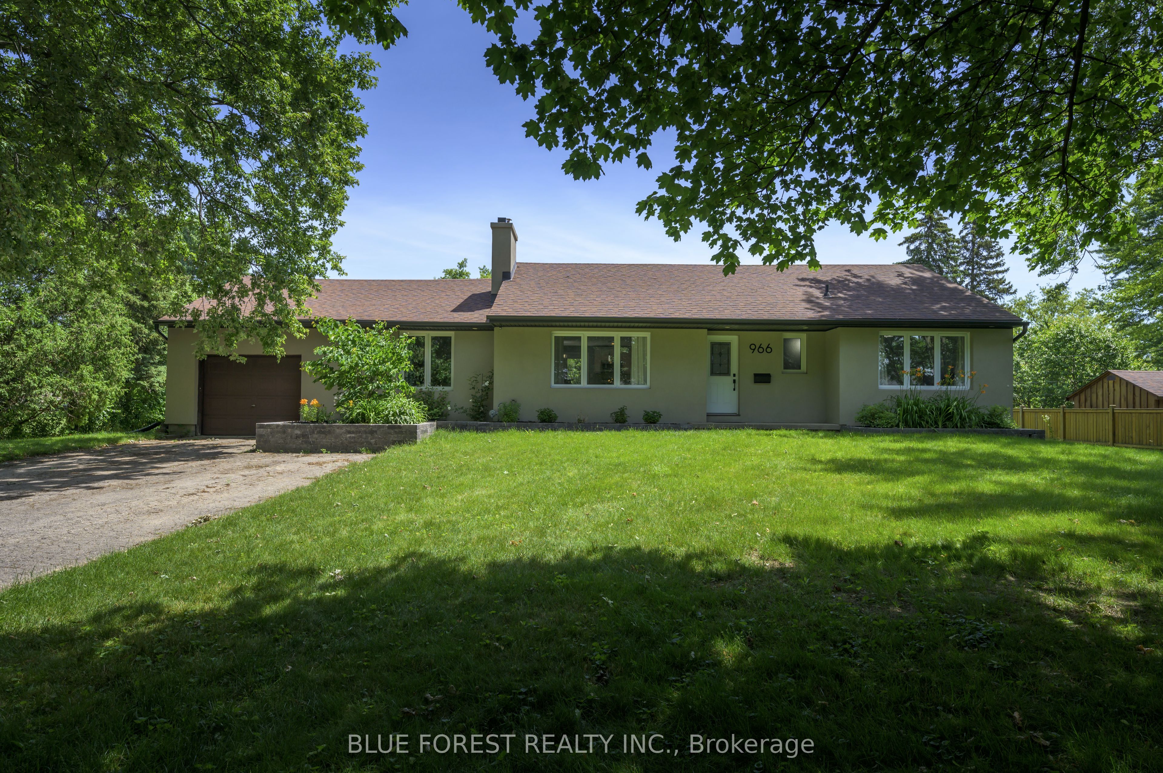 966 Glenbanner Road, London South, ON N6E 1N2