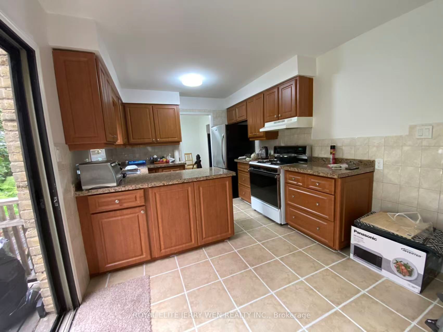 419 Stillmeadow Circle, Waterloo, ON N2L 5M1 photo 2