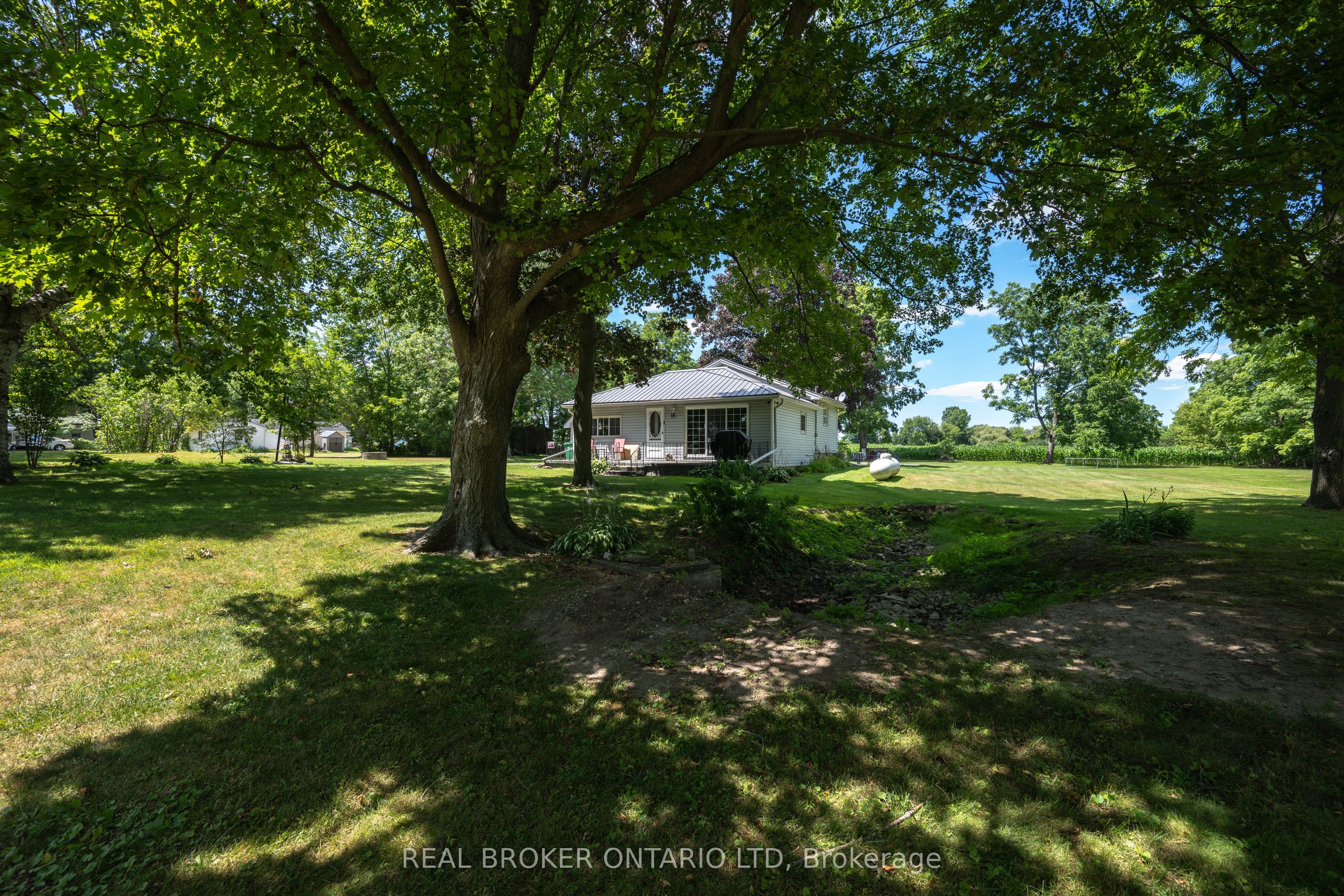 15 Middlemiss Avenue, Southwest Middlesex, ON N0L 1T0 photo 4