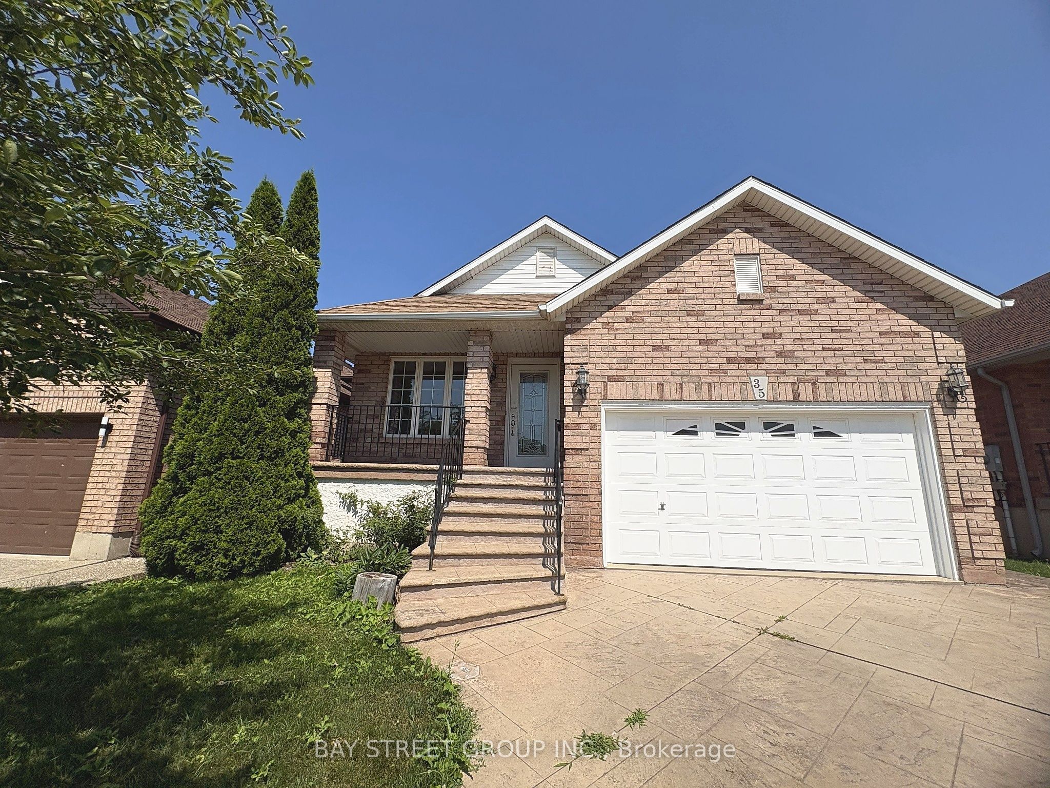 35 Diamond Court, Hamilton, ON L9C 7V5