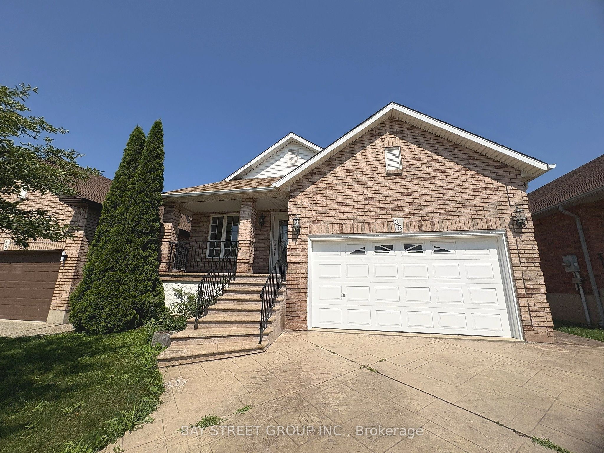 35 Diamond Court, Hamilton, ON L9C 7V5 photo 2