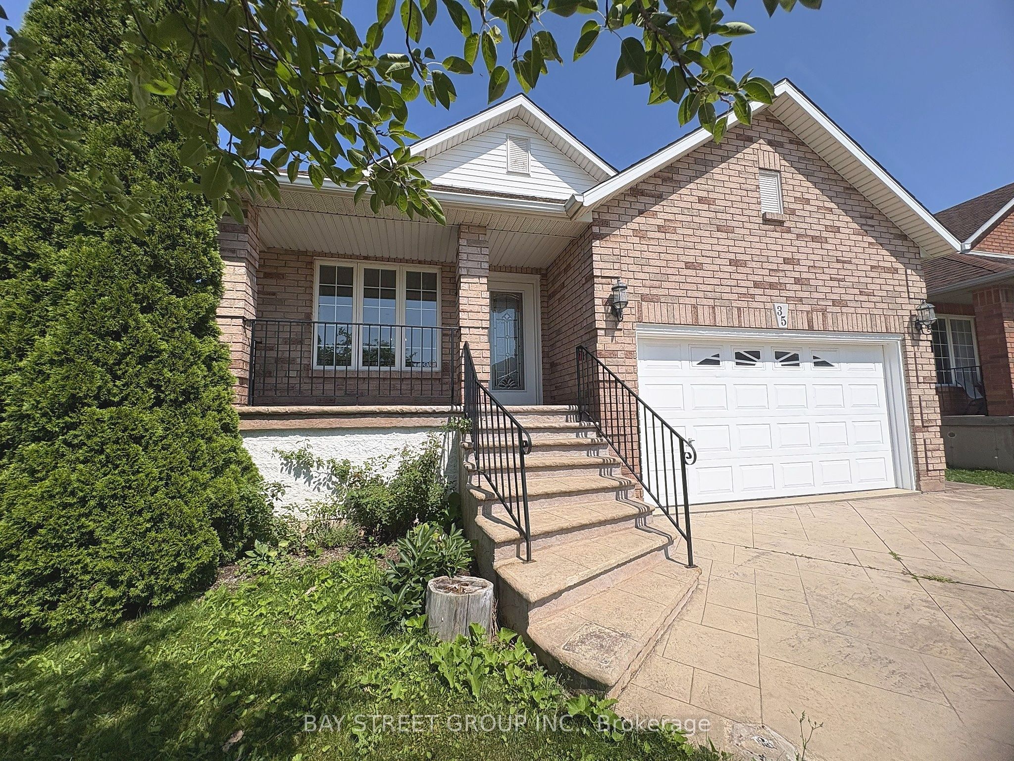35 Diamond Court, Hamilton, ON L9C 7V5 photo 3