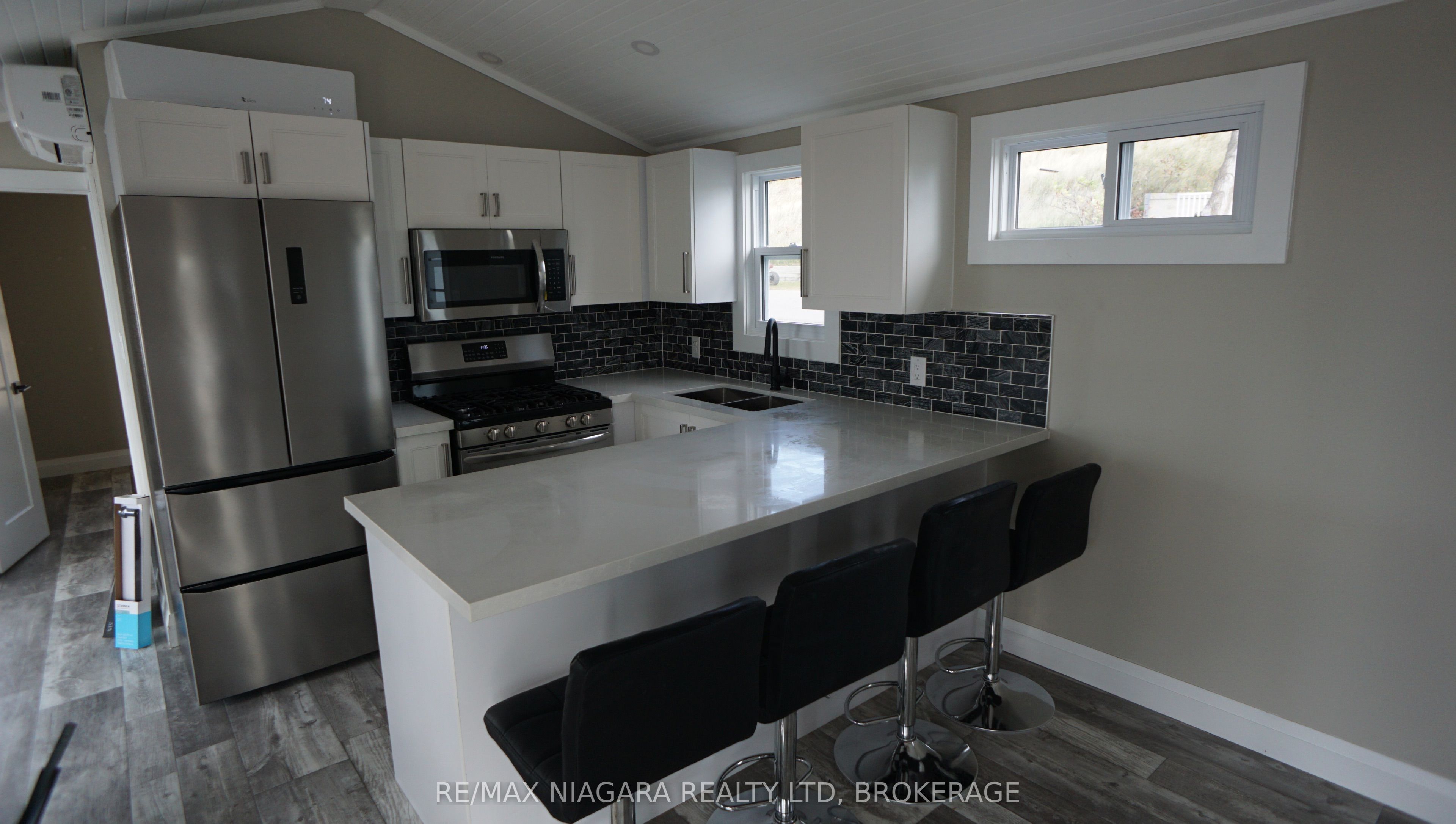14 Sunset, Port Colborne, ON L0S 1R0 photo 2
