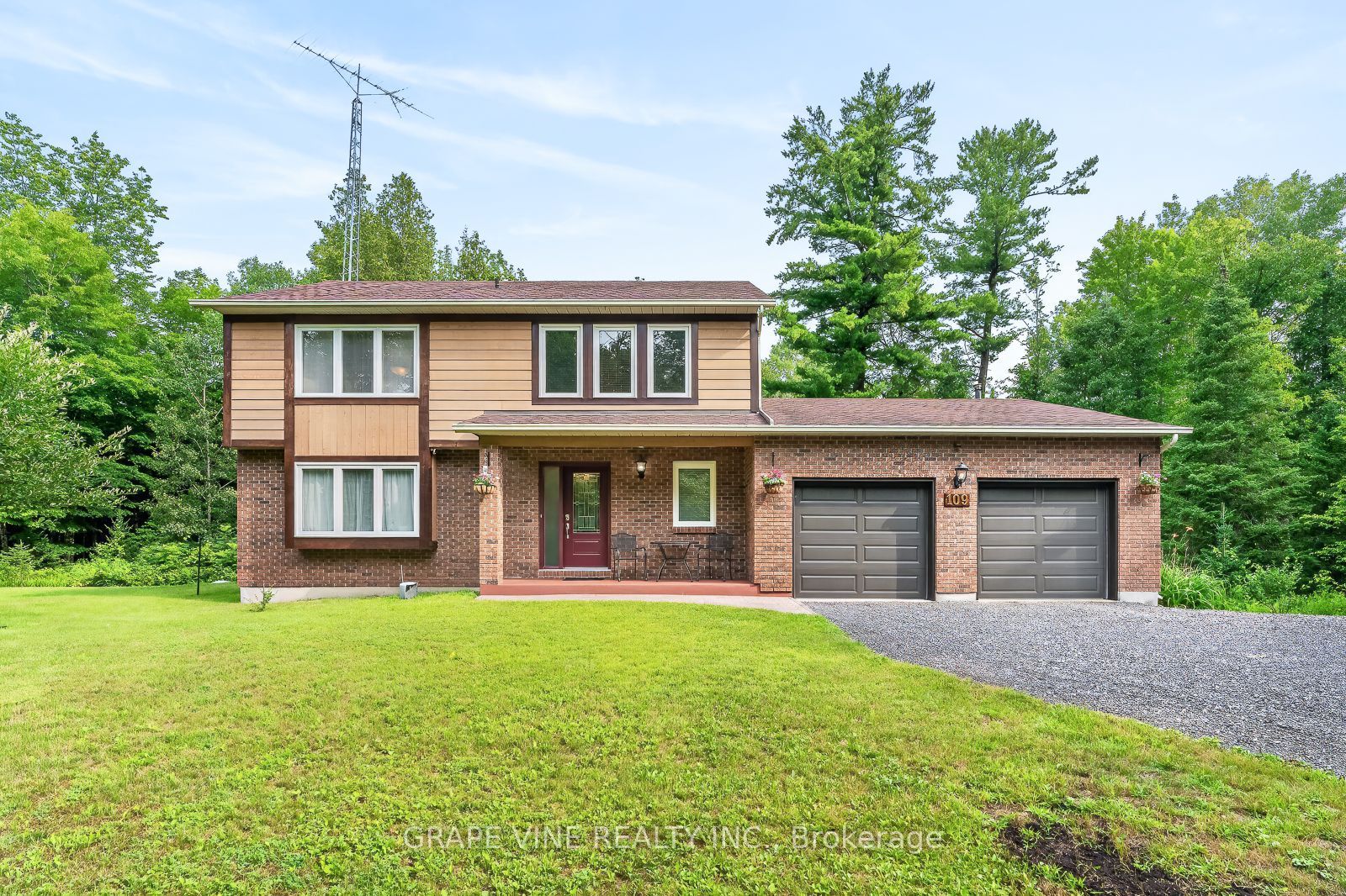 109 MIDVALE Drive, Carp - Huntley Ward, ON K0A 1L0