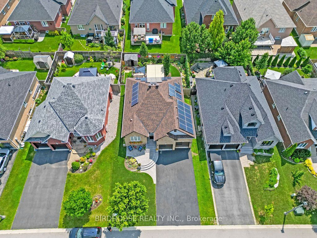 21 ELLIS Crescent, Kawartha Lakes, ON K9V 0A4 photo 3