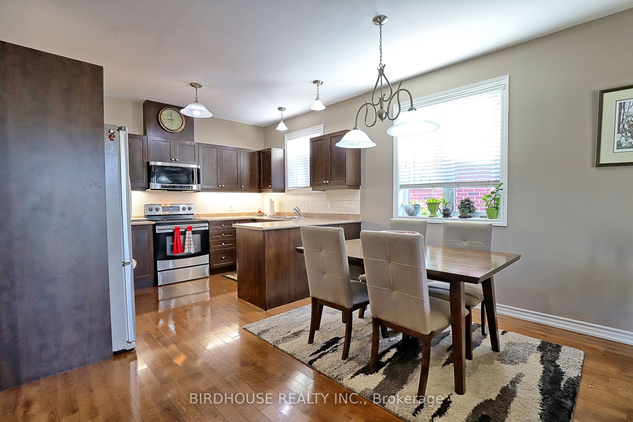 21 ELLIS Crescent, Kawartha Lakes, ON K9V 0A4 photo 5