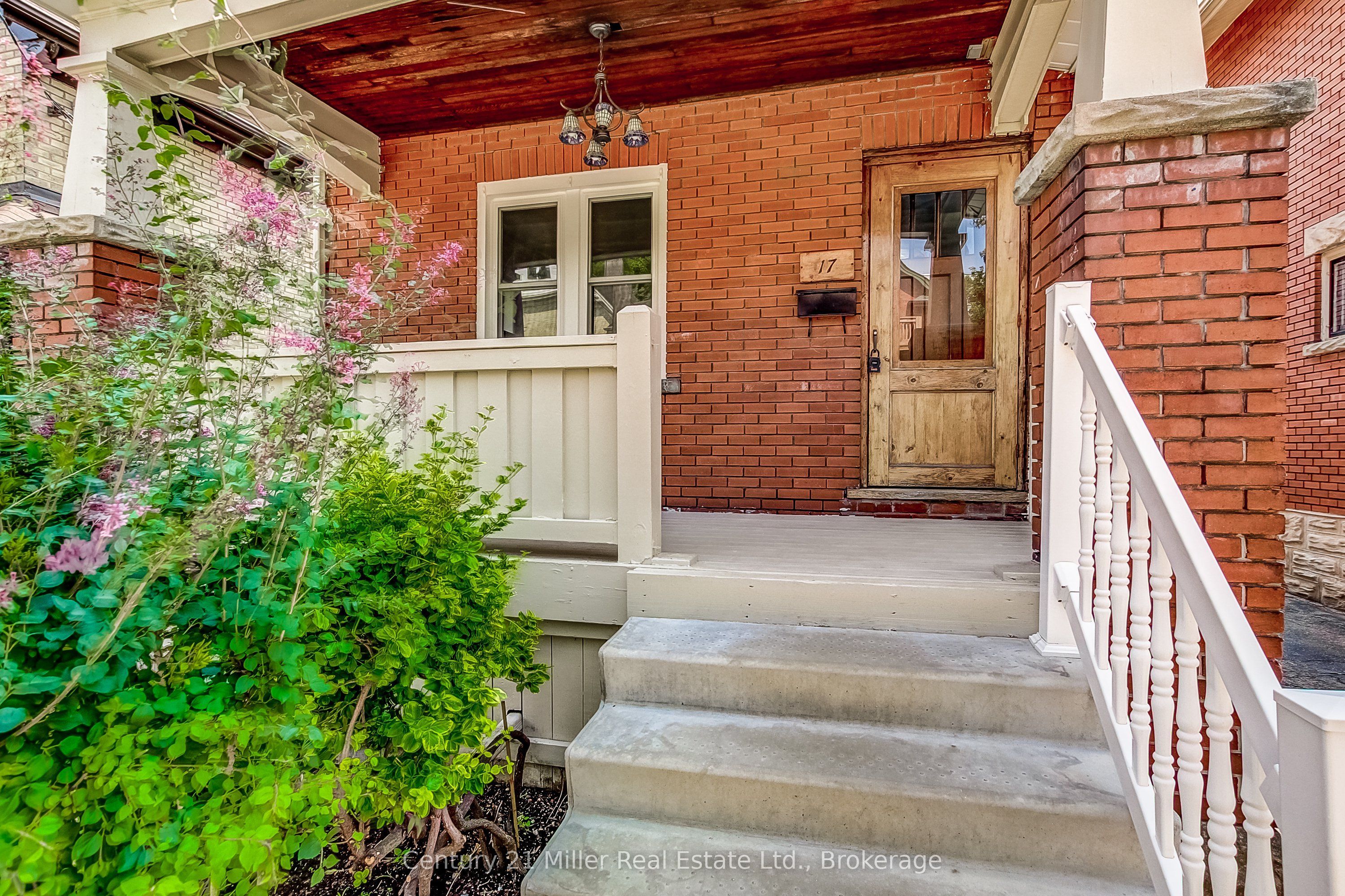 17 Whitney Place, Kitchener, ON N2G 2X6 photo 3