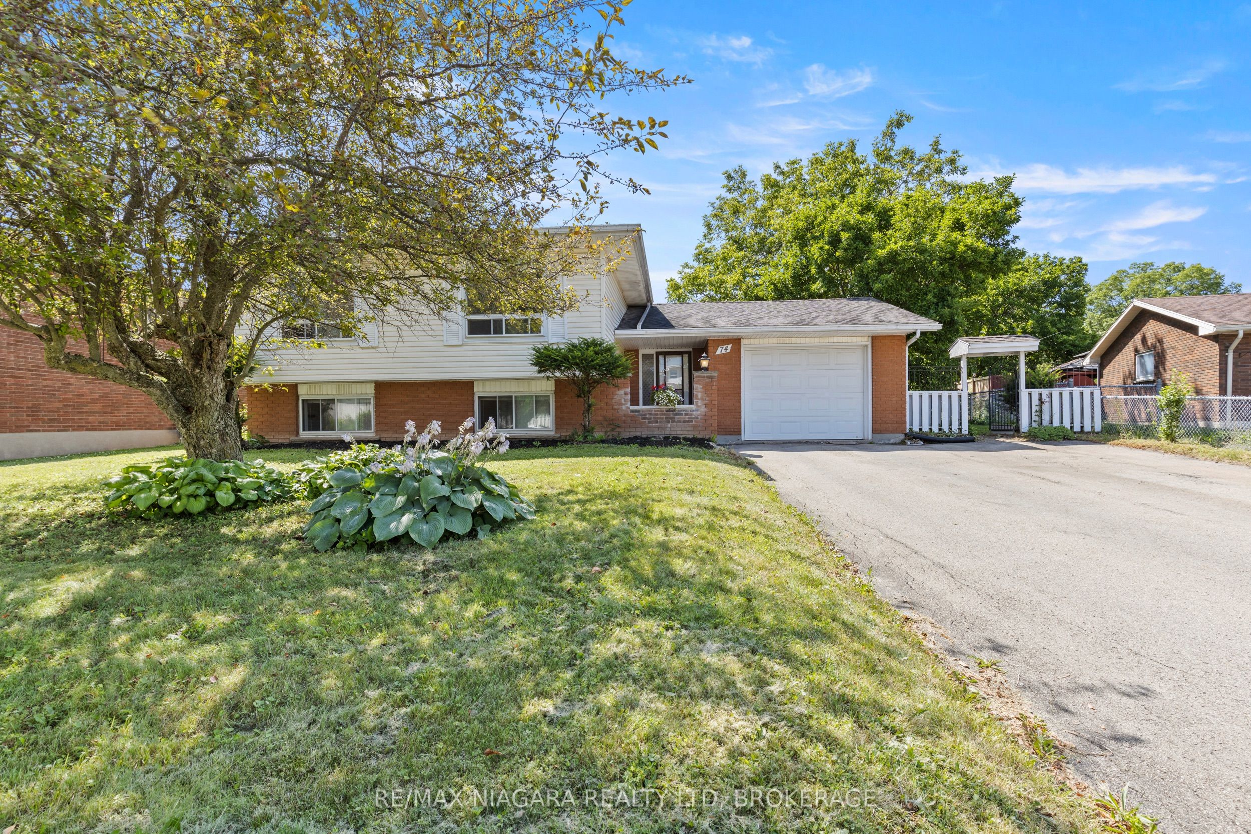 74 Westwood Crescent, Welland, ON L3C 4R3 photo 2
