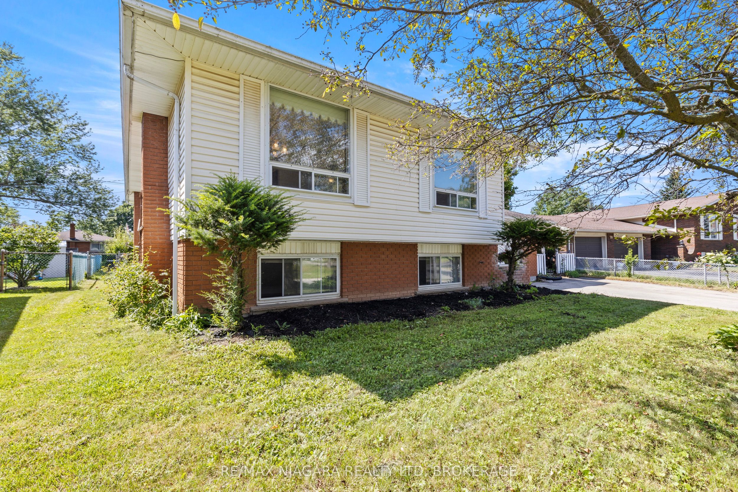 74 Westwood Crescent, Welland, ON L3C 4R3 photo 3