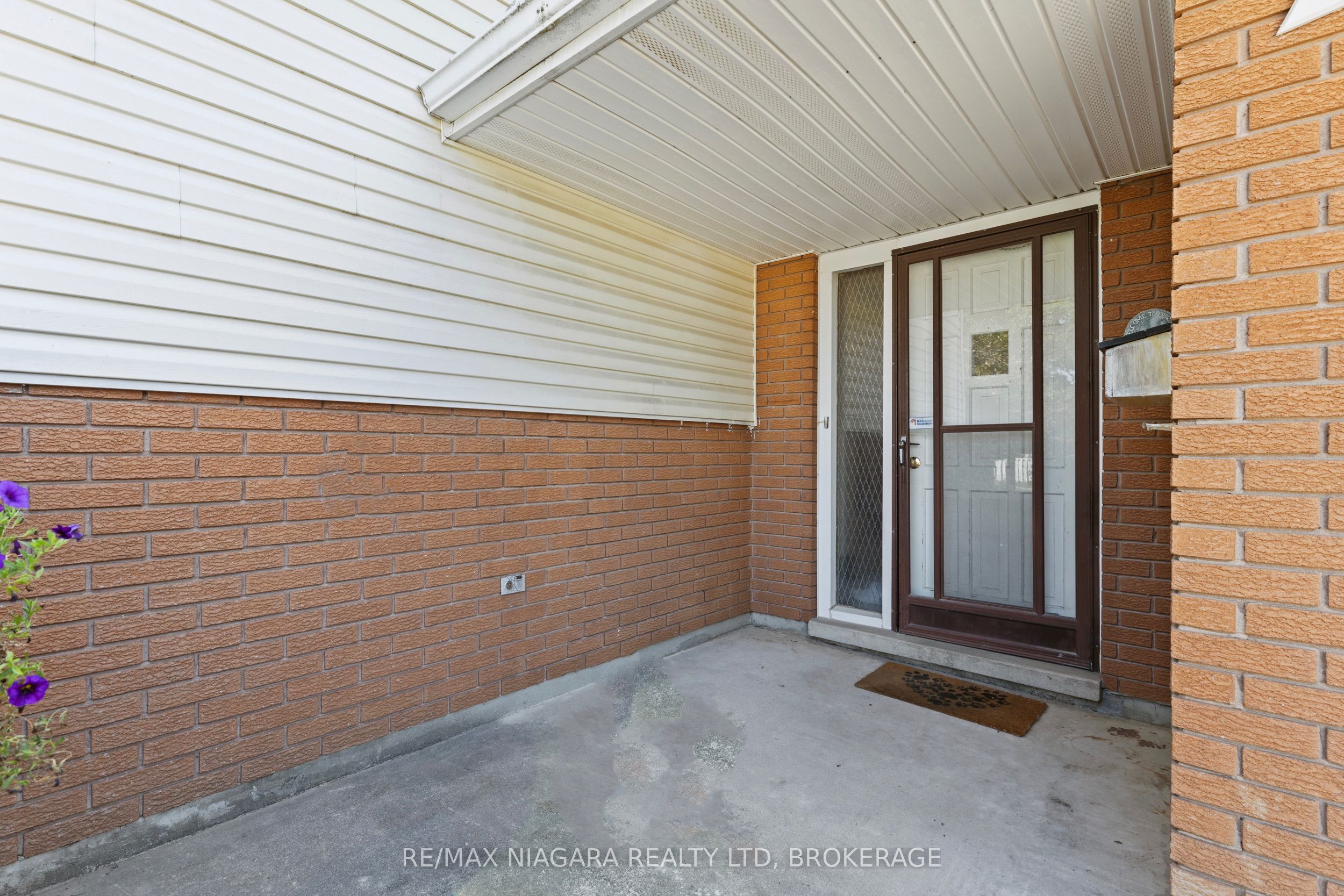 74 Westwood Crescent, Welland, ON L3C 4R3 photo 4