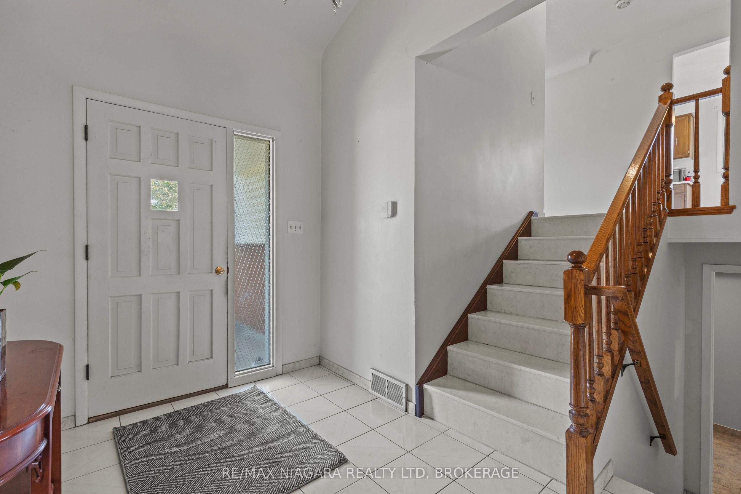 74 Westwood Crescent, Welland, ON L3C 4R3 photo 5
