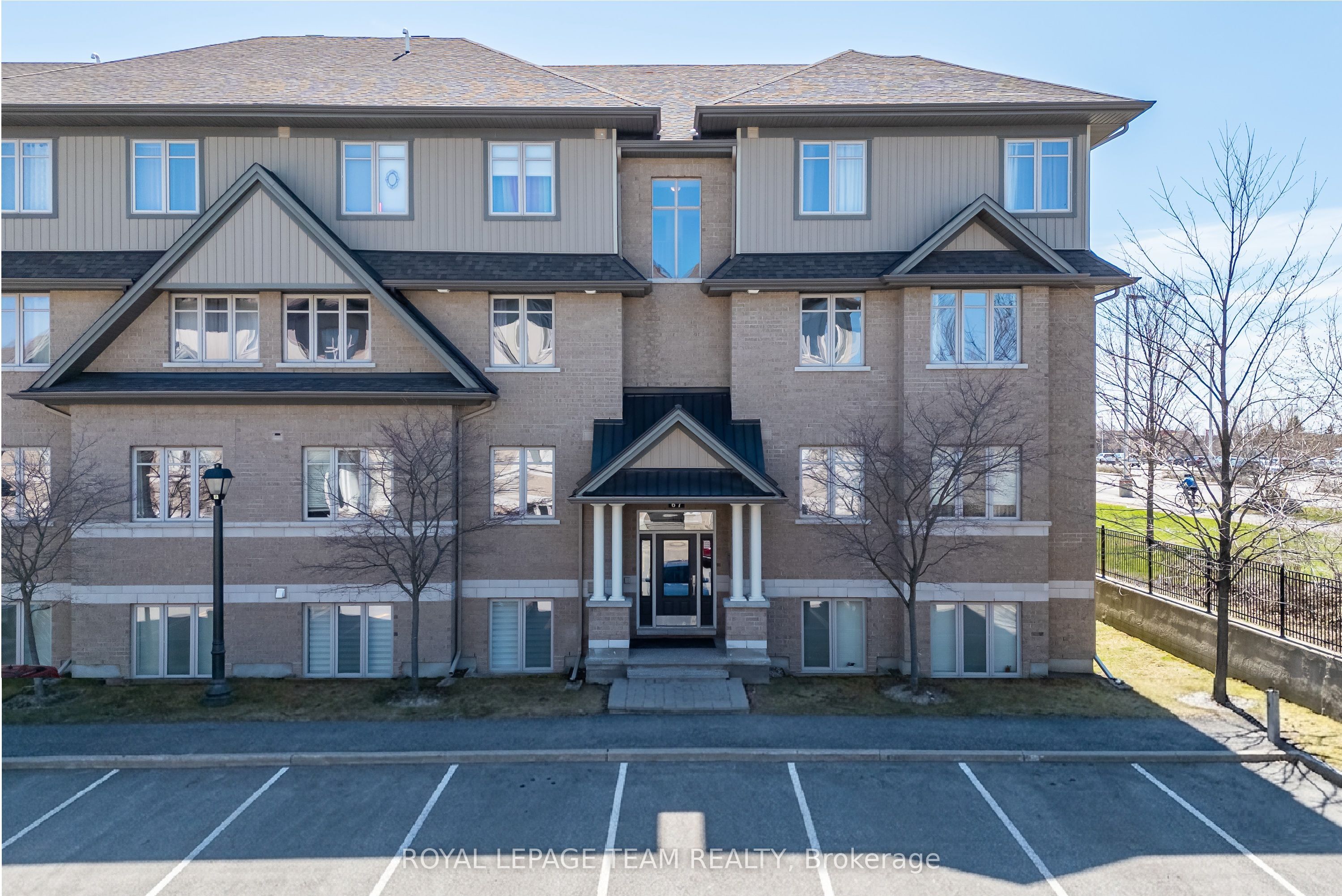 67 Tipperary Private N E, Barrhaven, ON K2J 2T3