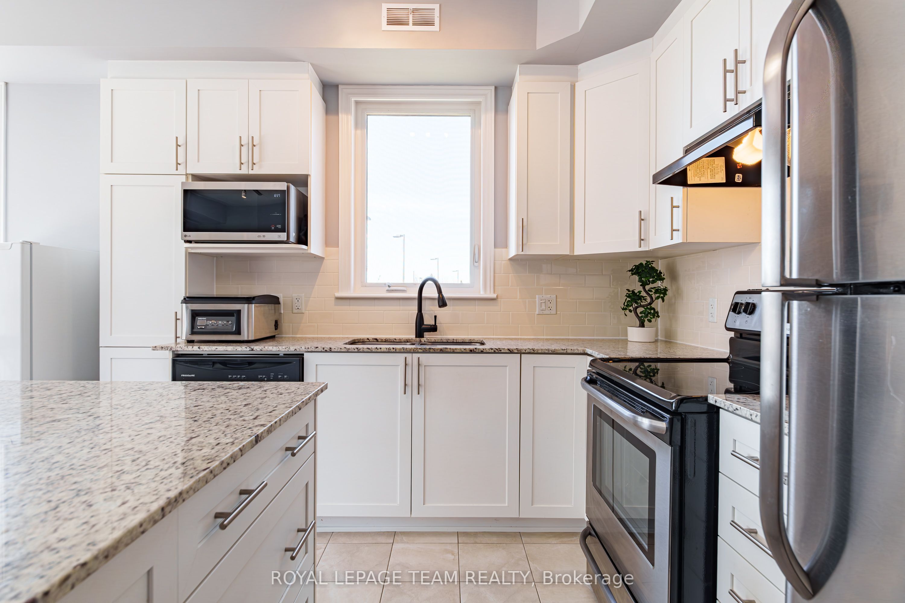 67 Tipperary Private N E, Barrhaven, ON K2J 2T3 photo 5