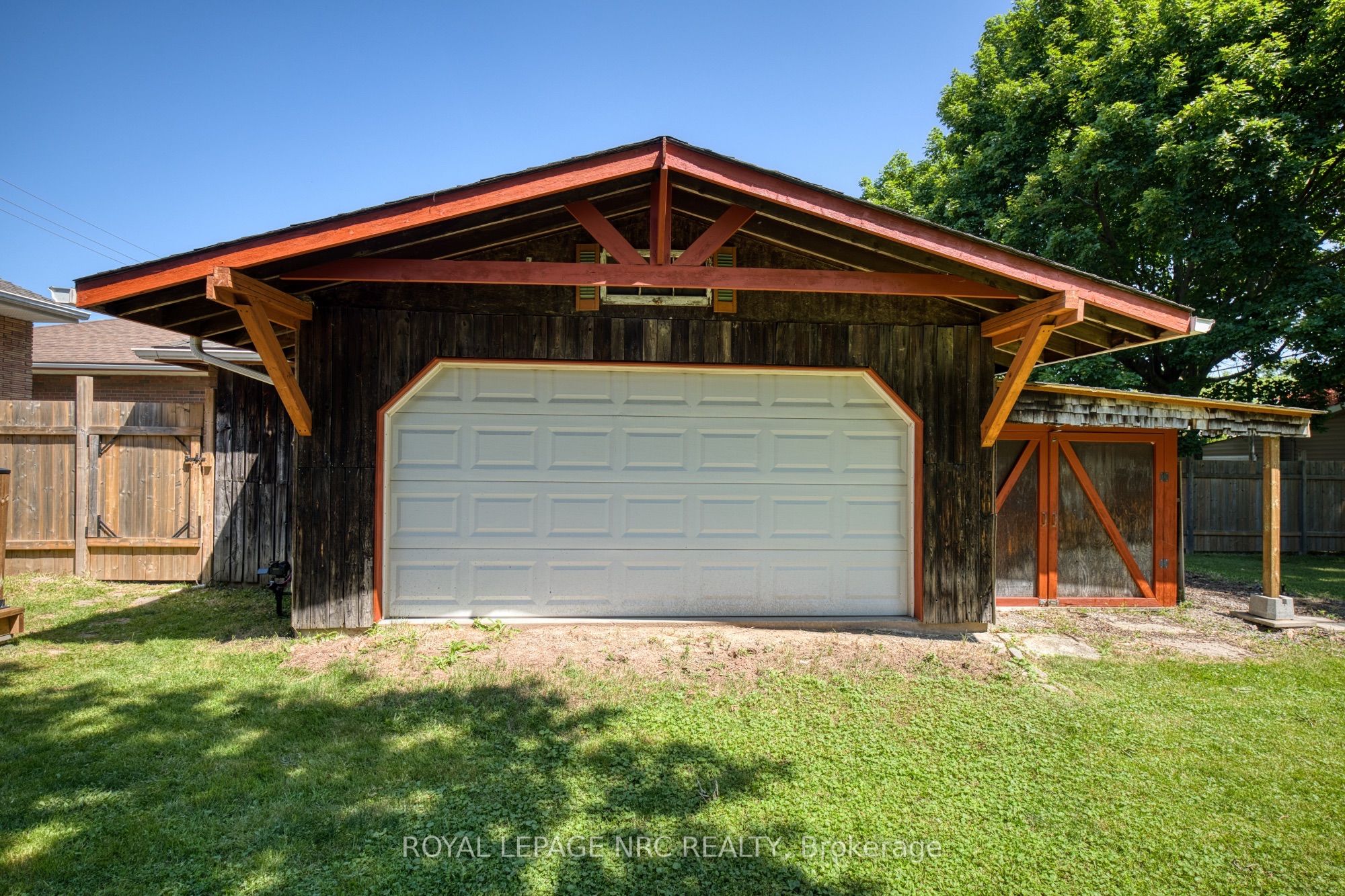 3676 Dorchester Road, Niagara Falls, ON L2J 3A5 photo 3