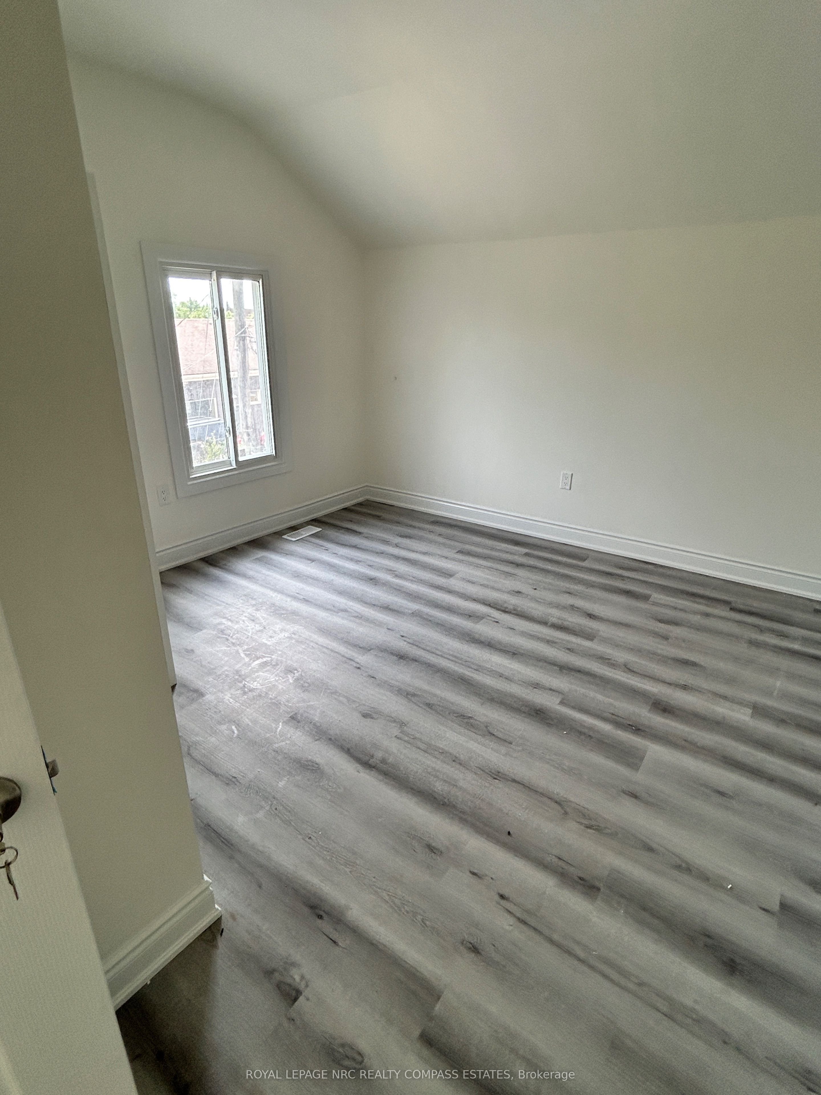 4299 Second Avenue 2, Niagara Falls, ON L2E 4G8 photo 3
