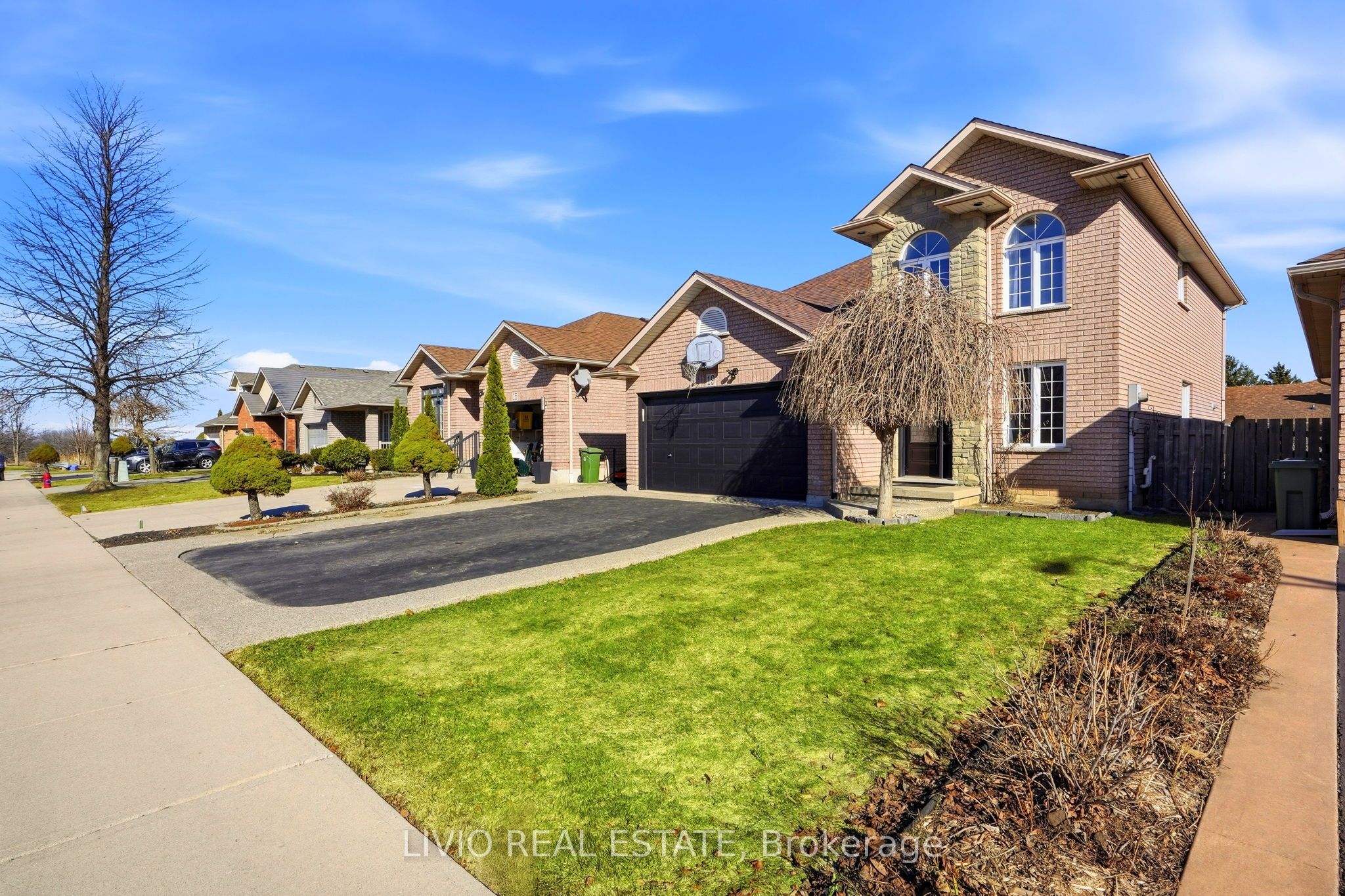 19 KONSTANTINE Court, Hamilton, ON L9B 2T3 photo 3