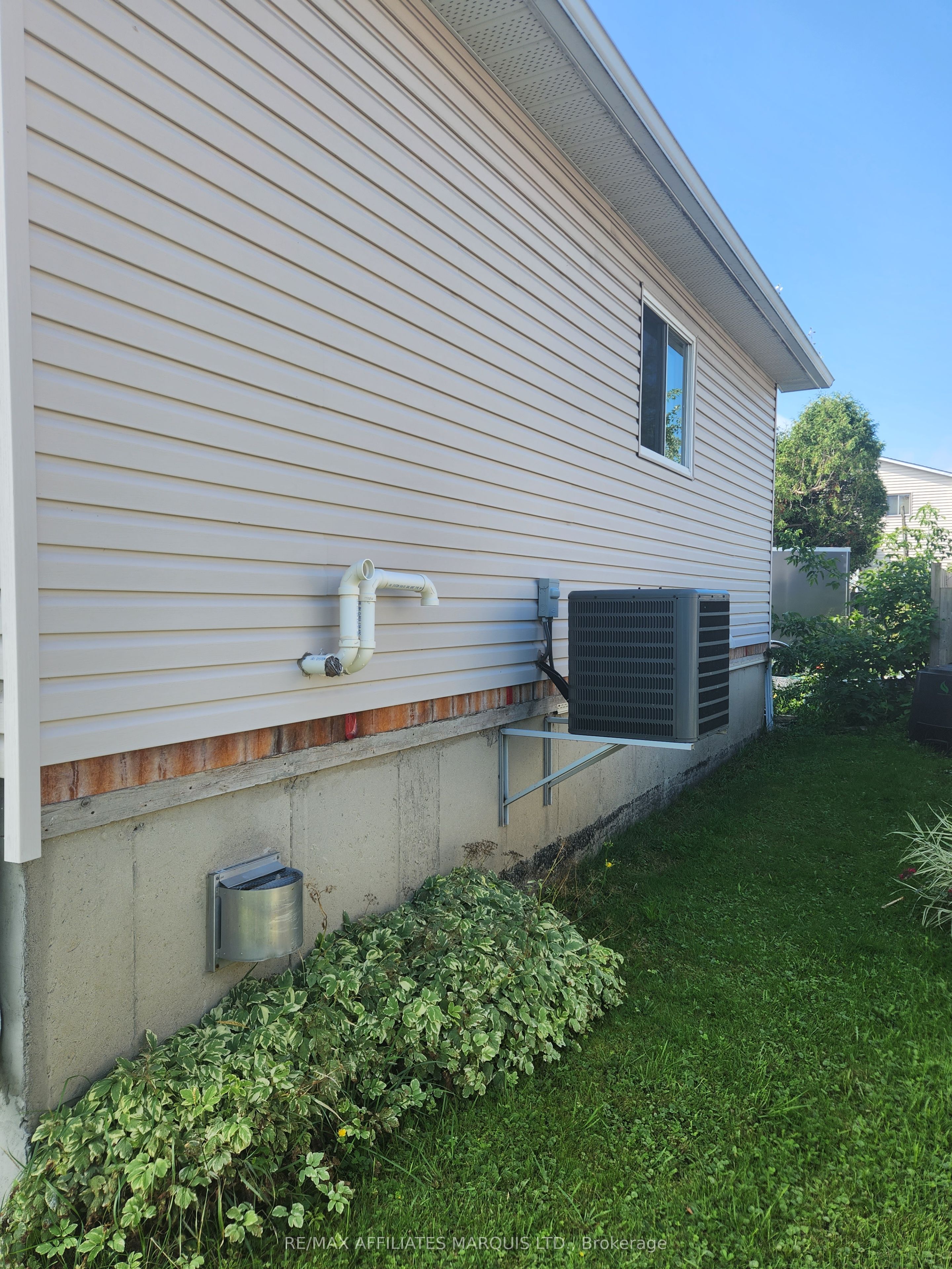 1418 Cumberland Street, Cornwall, ON K6J 4K7 photo 5