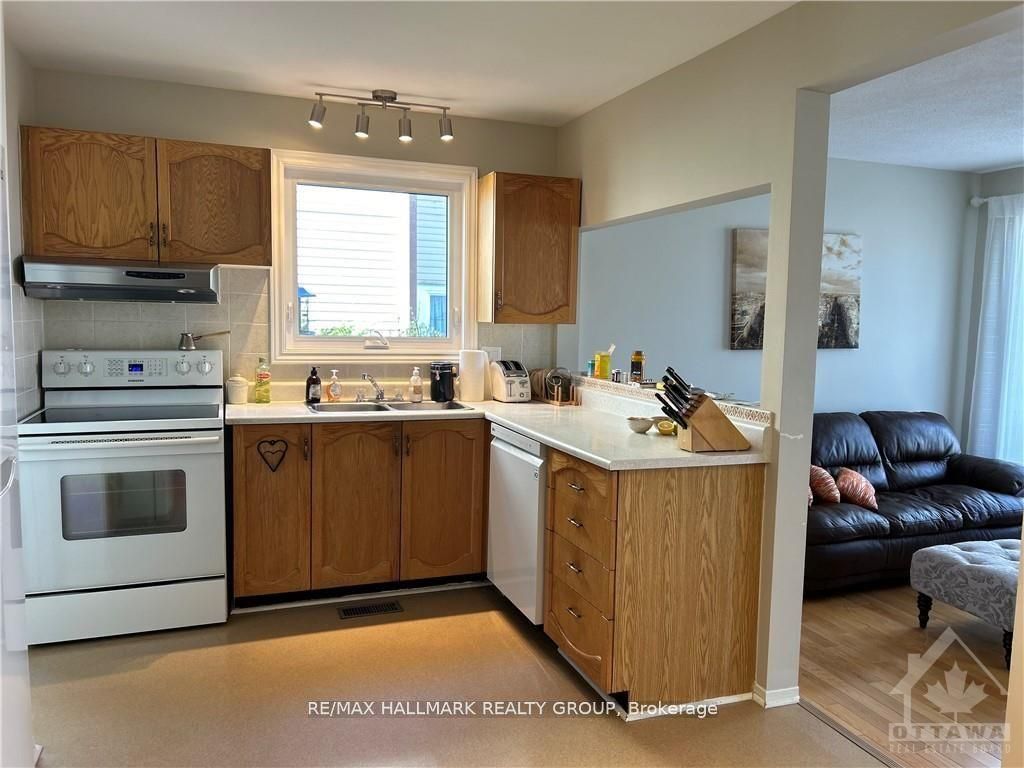 6417 Loire Drive, Orleans - Convent Glen and Area, ON K1C 3H1 photo 5